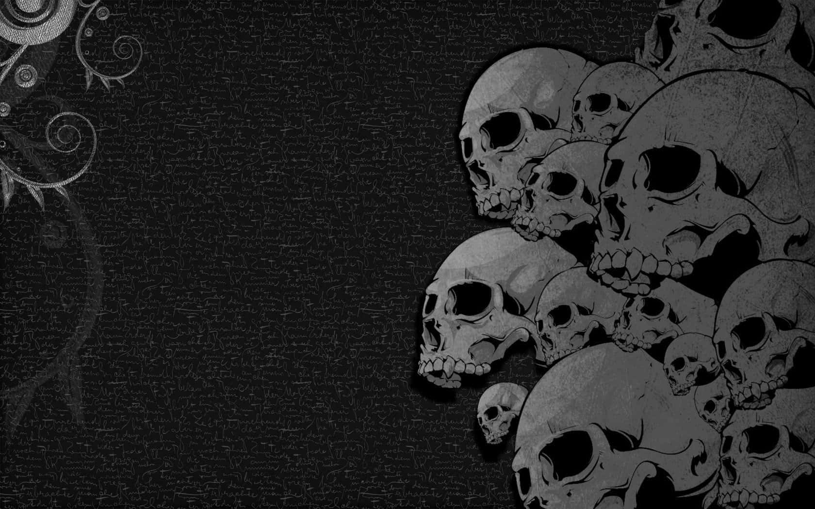 skulls 桌布 壁紙 — 深色紋理背景，右側有一組灰色頭骨，左上角有華麗的漩渦圖案。