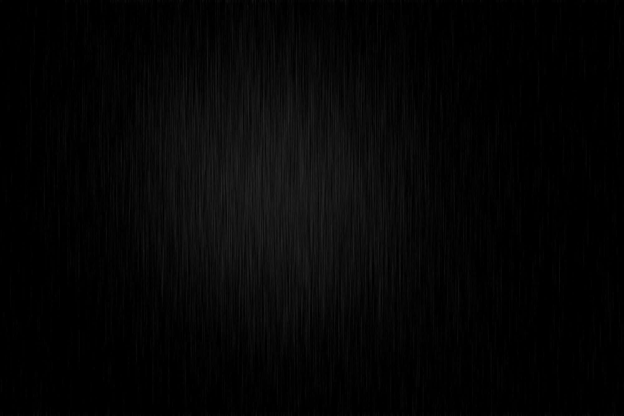 Simple Black 桌布 壁紙 — 深色紋理背景，帶有微妙的垂直筆觸，營造出極簡的單色表面。