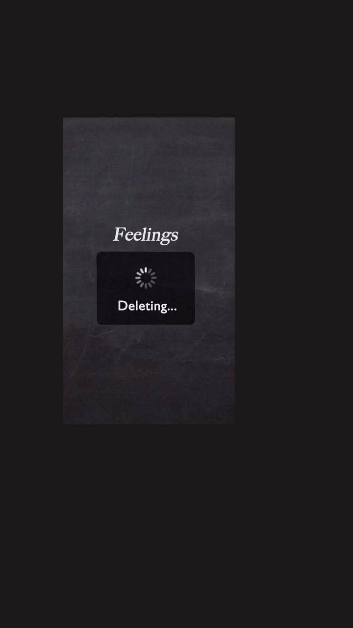 數位螢幕顯示「Feelings」和「Deleting...」，並附有載入旋轉器。 — 黑暗悲傷動圖 壁紙