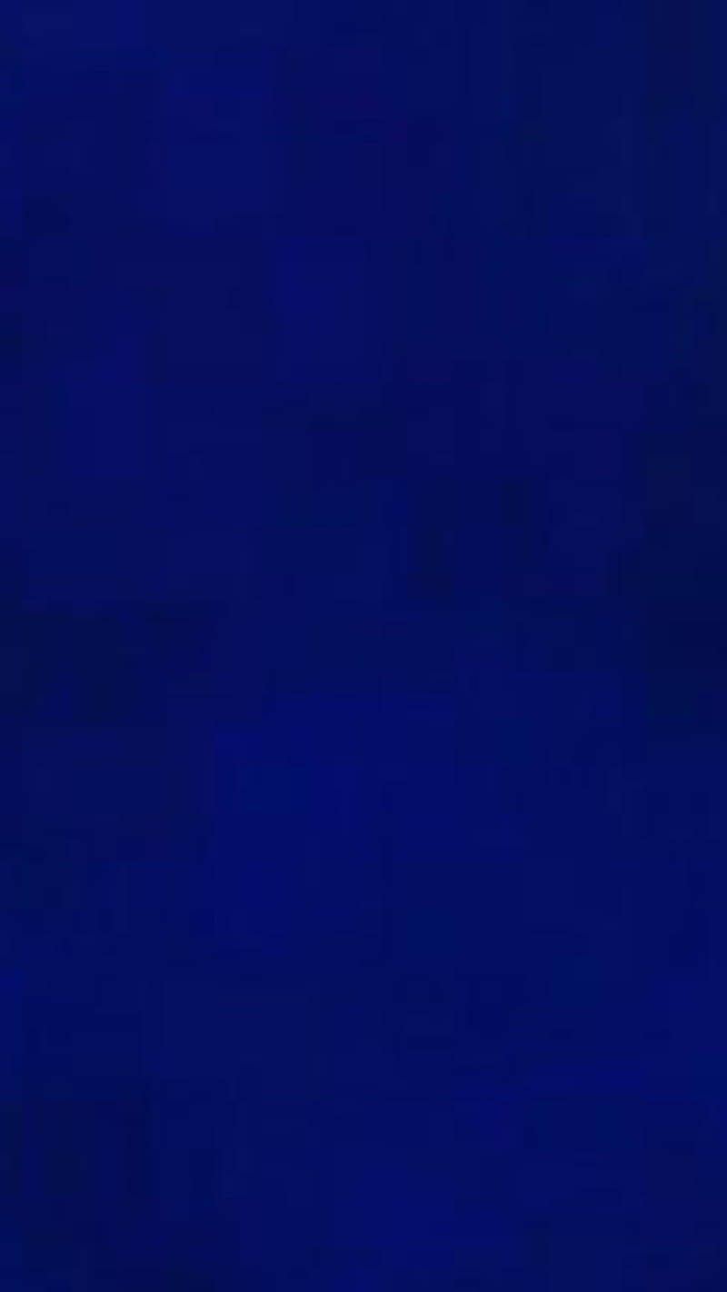 Dark Blue Plain 桌布 壁紙 — 深色紋理藍色抽象背景，帶有微妙的漸層變化和柔和的斑駁圖案。