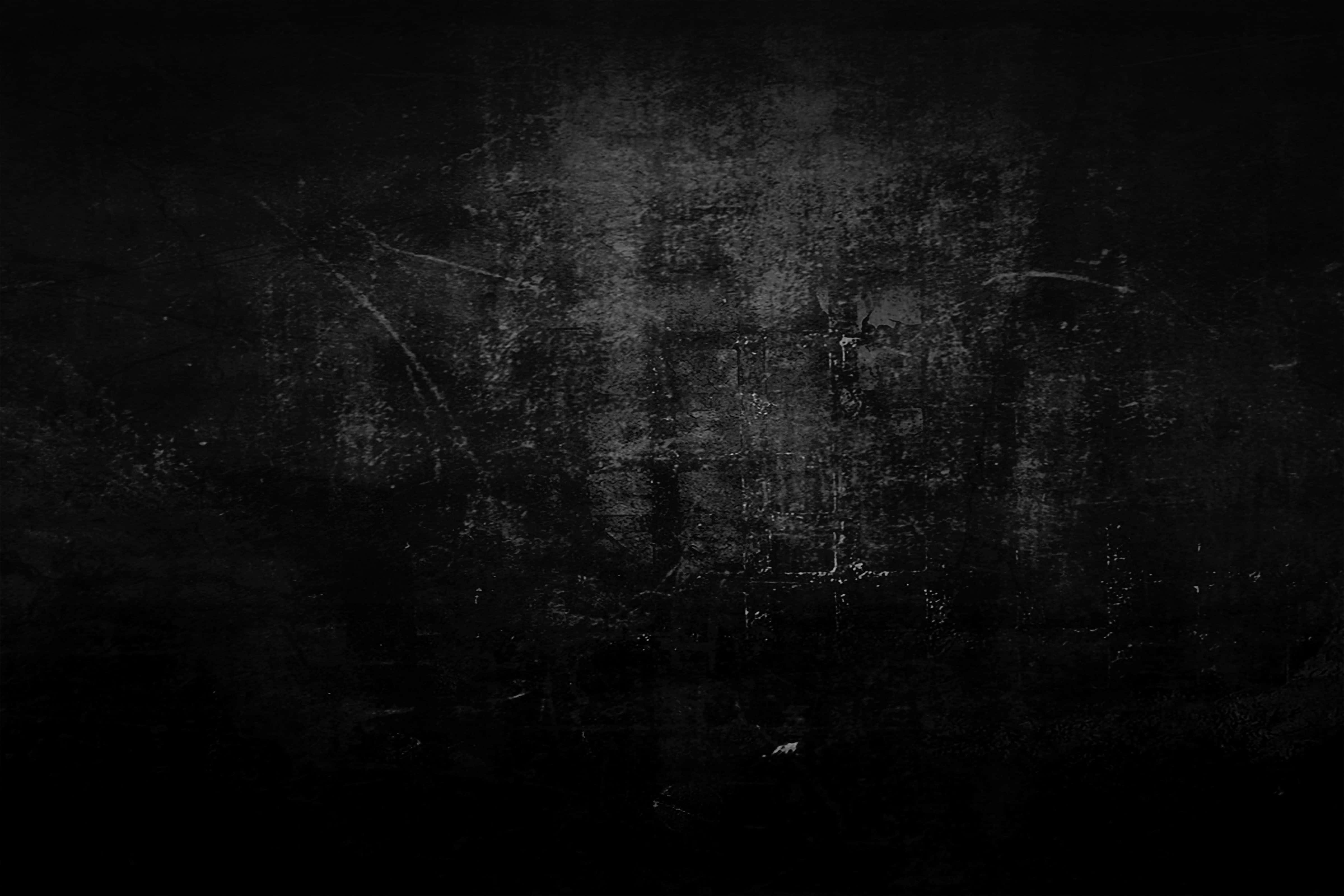 Black Grunge 桌布 壁紙 — 深色紋理表面，帶有微妙的灰色磨損和刮痕，營造出粗糙的工業背景。