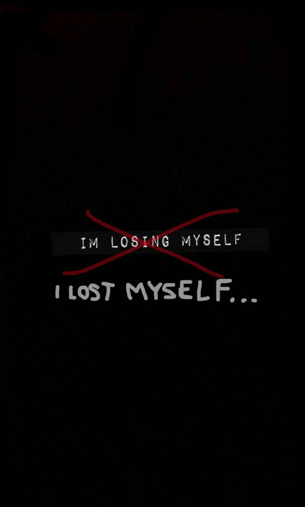 可愛黑色風格 桌布 壁紙 — 深色背景，帶有被劃掉的文字「I'M LOSING MYSELF」，下方以白色和紅色顯示「I LOST MYSELF...」。