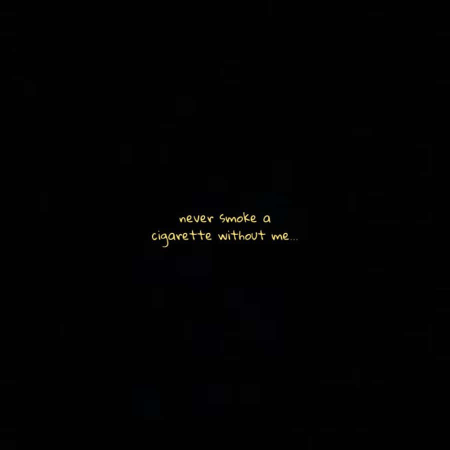 Quotes Tumblr 桌布 壁紙 — 深色背景上帶有發光黃色手寫文字，內容為 never smoke a cigarette without me...