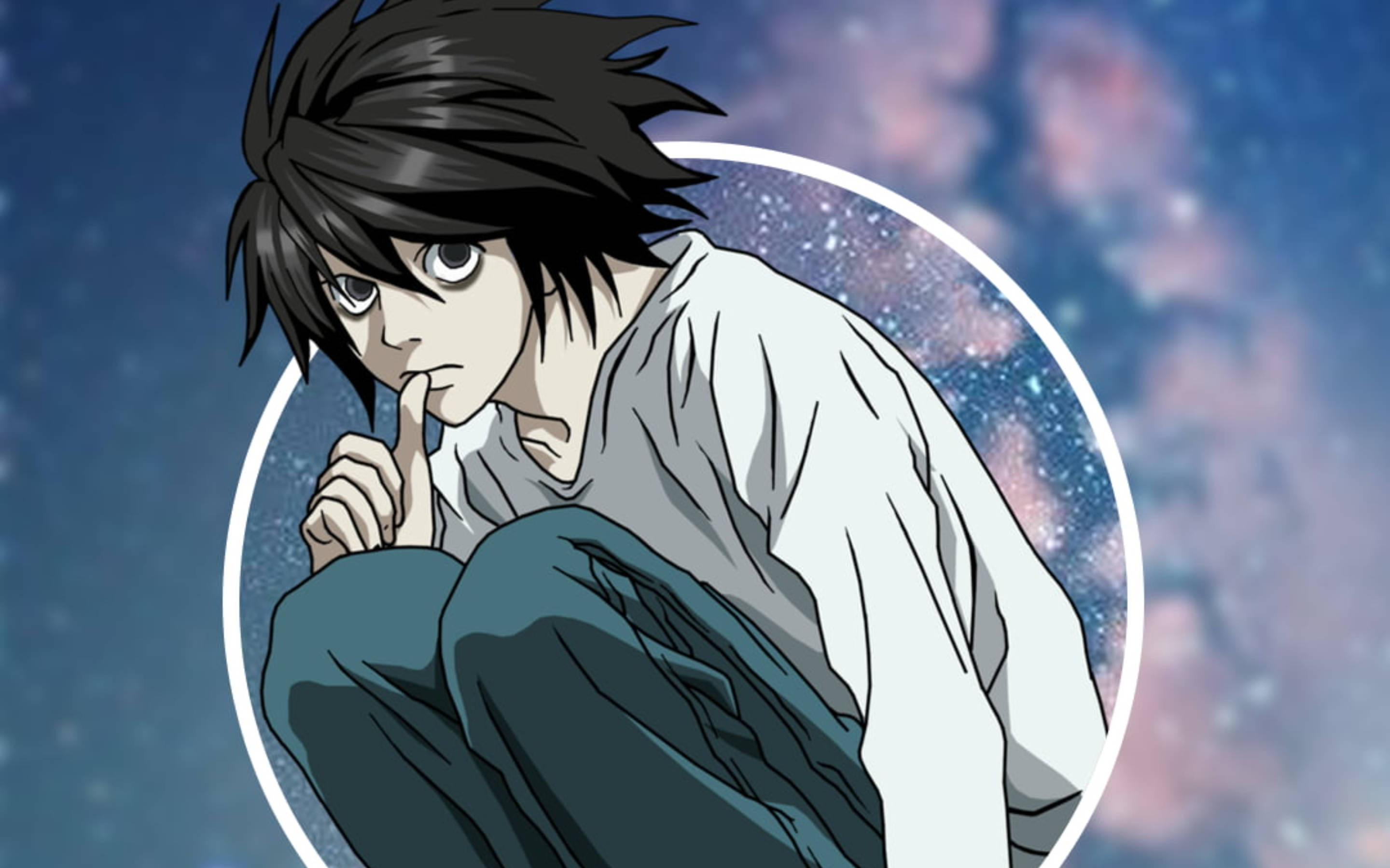 動漫男孩 桌布 壁紙 — 深色頭髮、手指放在嘴唇上的動漫角色坐在圓形框架內，背景是星光燦爛的宇宙。