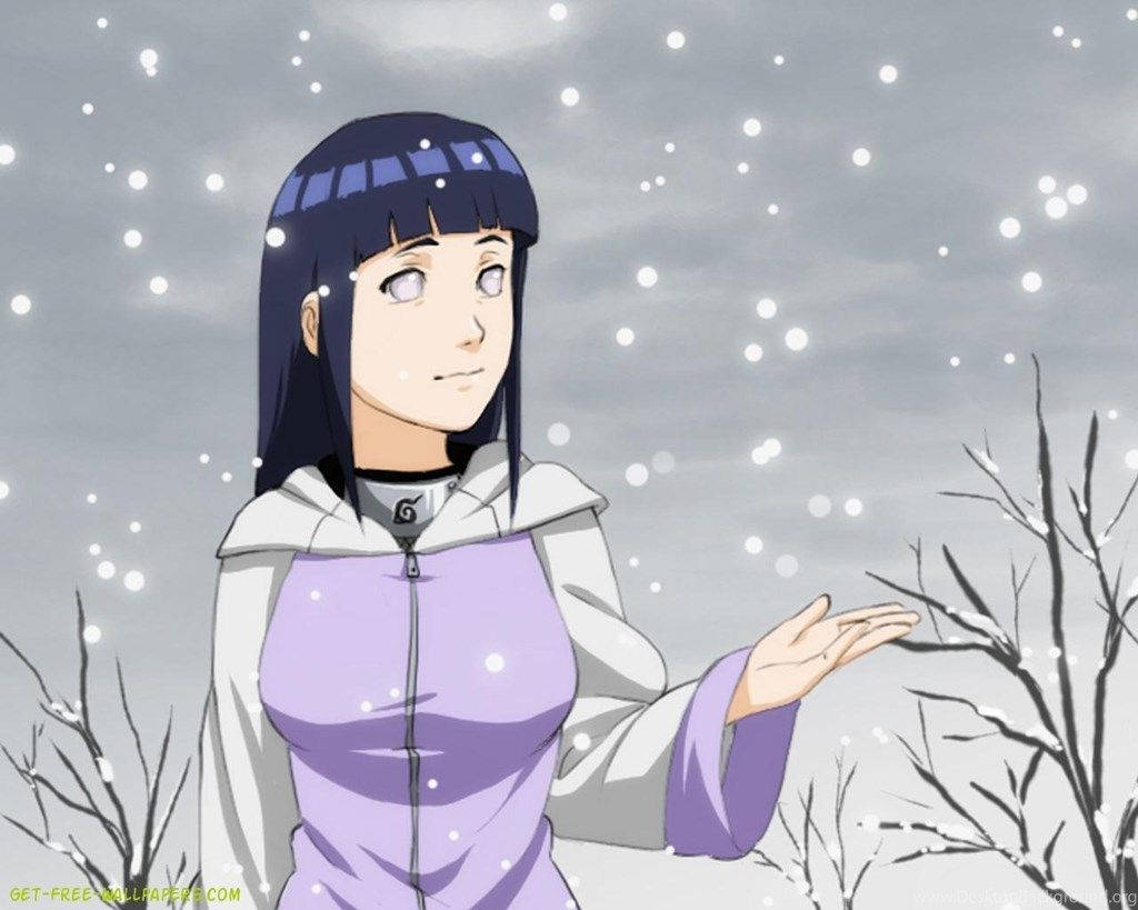 Hinata Hyuga 桌布 壁紙 — 深色頭髮、紫色服裝的動漫女孩站在雪景冬季場景中，伸手向前，雪花在光禿禿的樹木周圍飄落。