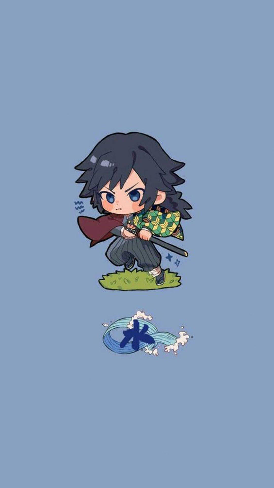 Demon Slayer Chibi 桌布 壁紙 — 深色頭髮藍色眼睛的Q版動漫角色站在草地上，手持劍，背景為淺藍色。