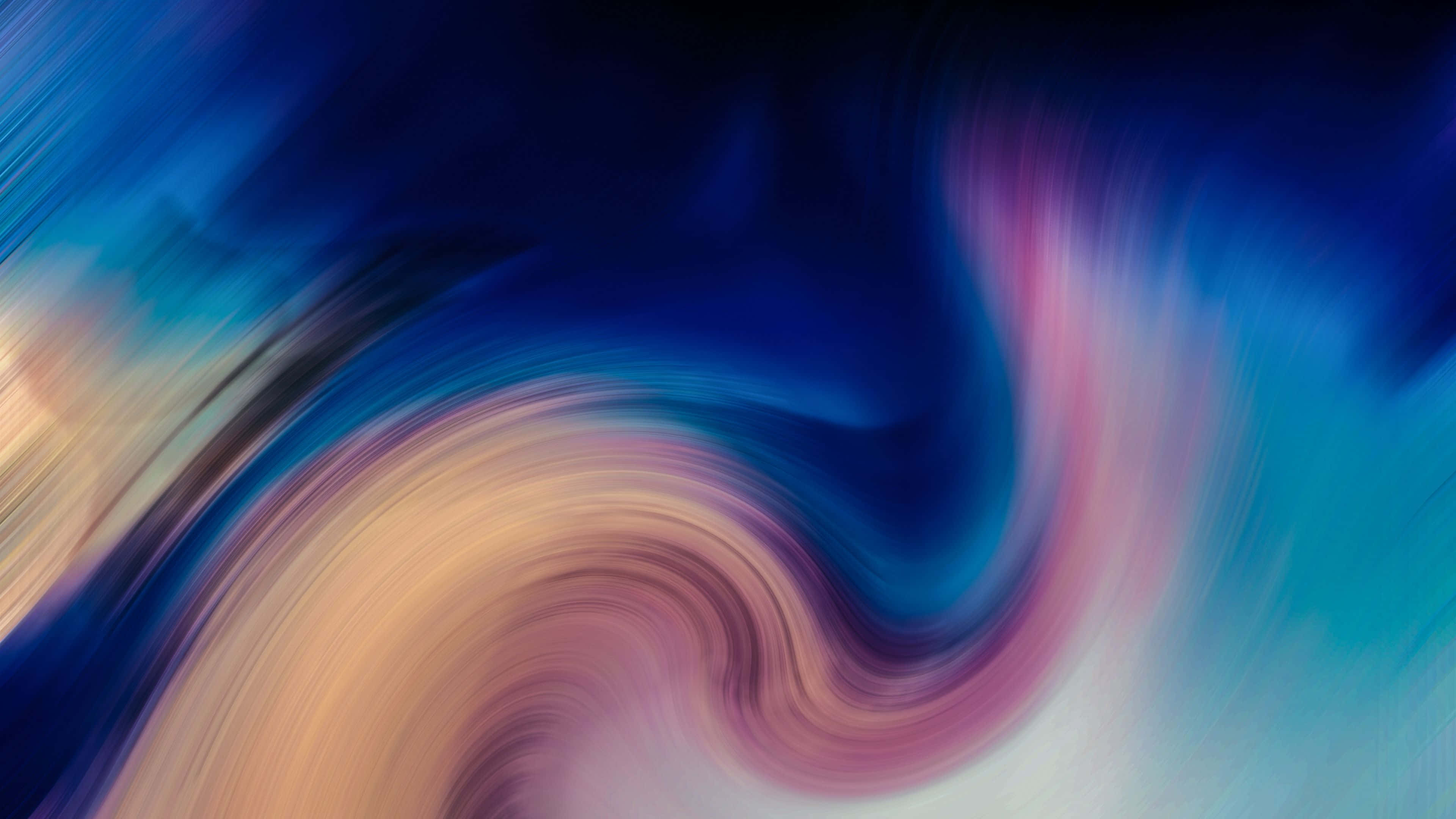 Swirl 桌布 壁紙 — 深藍、紫色和溫暖金色的旋轉抽象漩渦，營造出動態的動態模糊效果。
