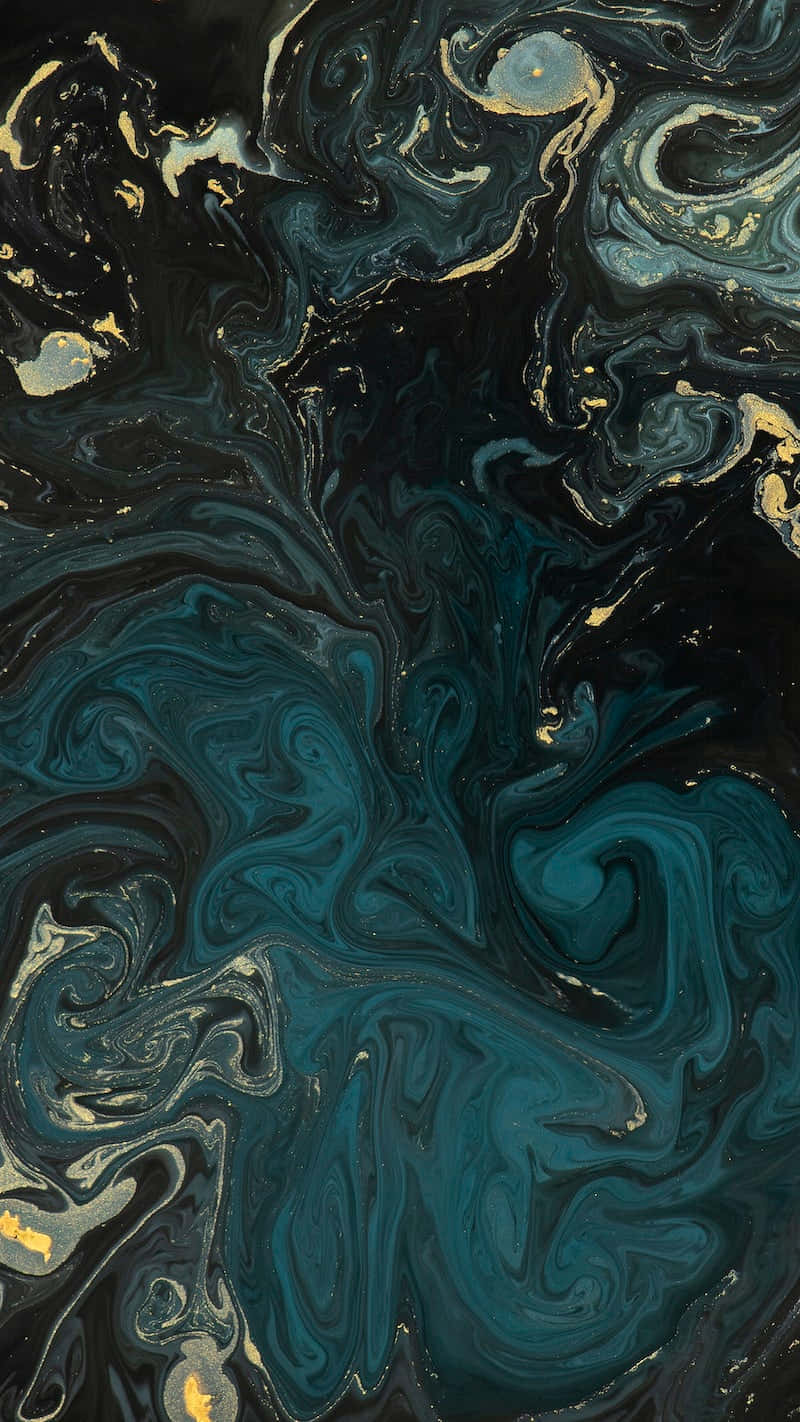 Best Marble 桌布 壁紙 — 深藍綠色、黑色和金色顏料形成的迷人抽象漩渦，營造出奢華的流體藝術構圖。