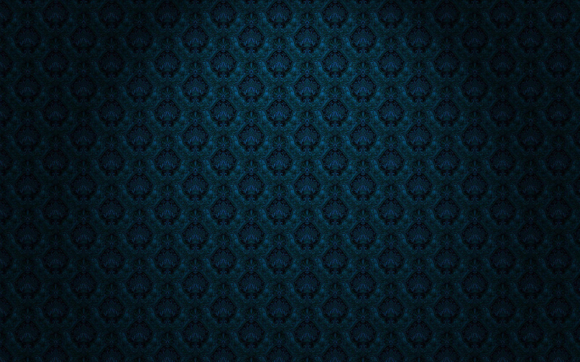 Dark Blue Pattern 桌布 壁紙 — 深藍綠色壁紙，帶有重複的華麗大馬士革圖案，逐漸融入陰影中。