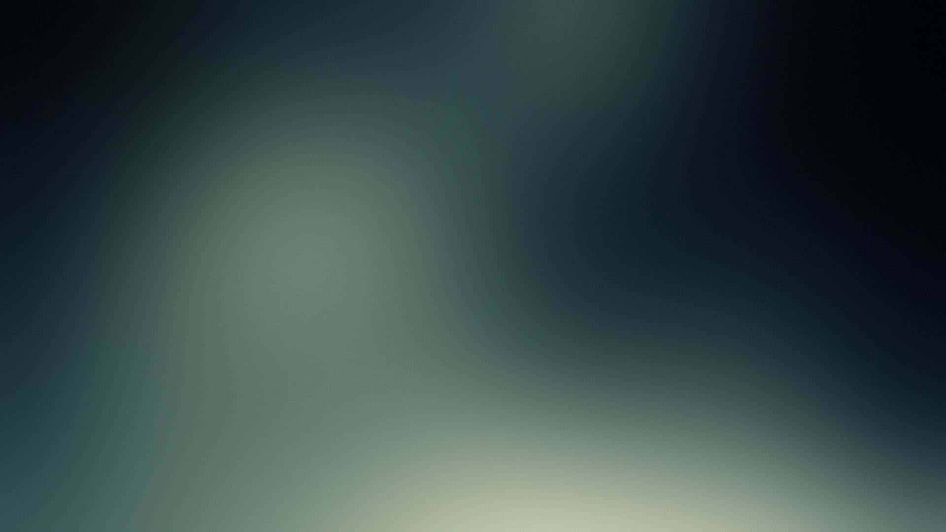 Gray Gradient 桌布 壁紙 — 深藍綠色與柔和綠色的柔和漸層融入陰影黑色，營造出平靜的抽象背景。