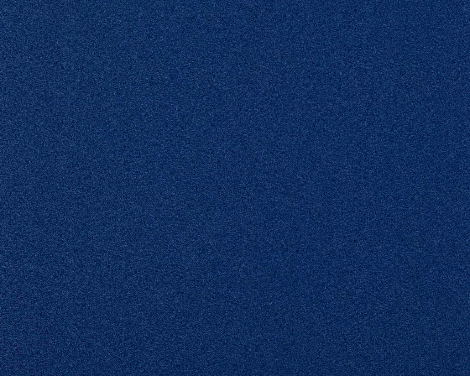 Dark Blue Plain 桌布 壁紙 — 深藍色布料特寫，帶有細微的編織紋理圖案。