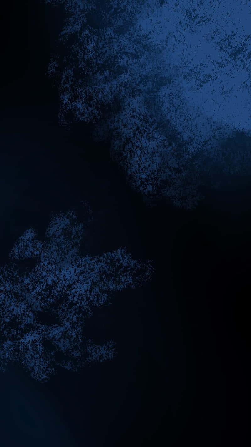 桌布 壁紙 — 深藍色抽象紋理，帶有斑點圖案，在黑色背景上類似霜或墨水飛濺。