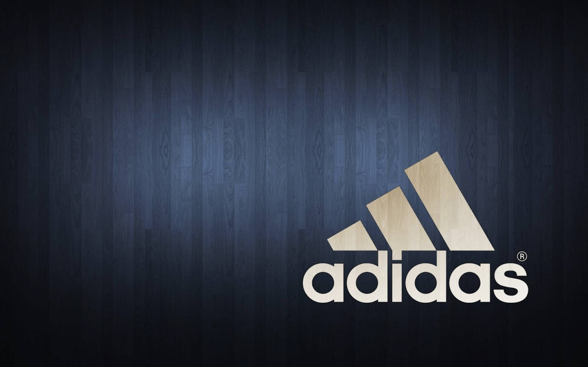 愛迪達 桌布 壁紙 — 深藍色木地板背景上的白色和米色Adidas標誌。