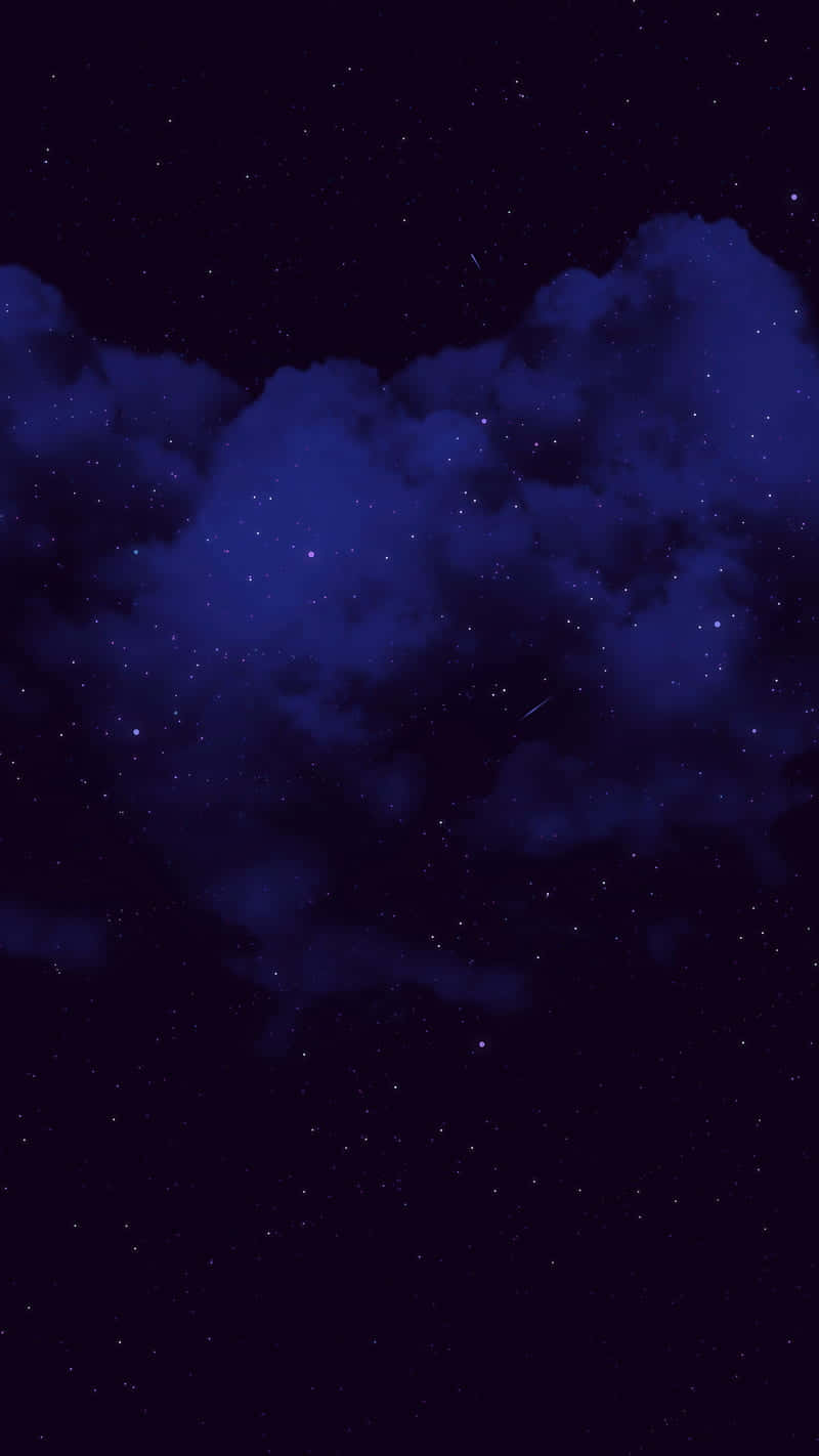 Black And Blue iPhone 桌布 壁紙 — 深藍色的夜空，佈滿閃爍的星星和柔和發光的雲朵，在天空中飄移。