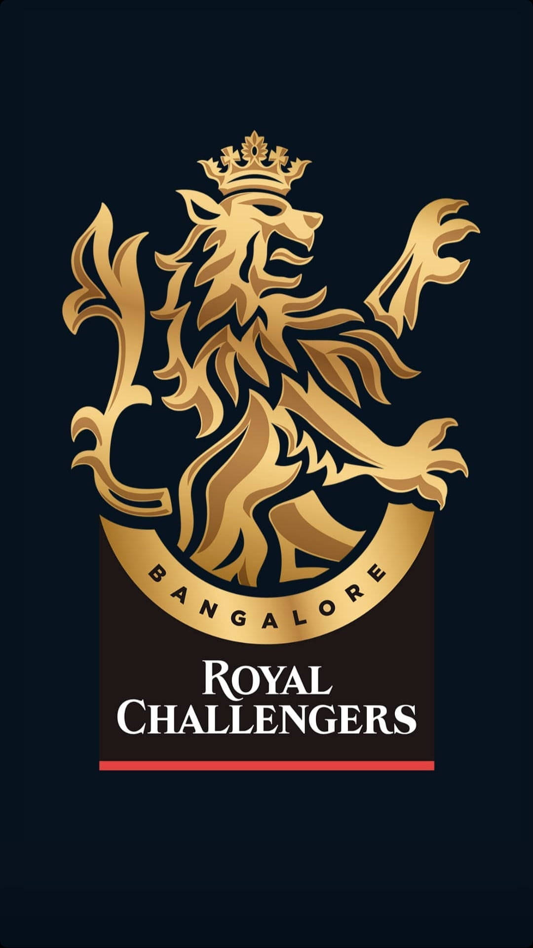 royal challengers bangalore 桌布 壁紙 — 深藍色背景上有一隻金色皇冠獅子，下方有「Royal Challengers Bangalore」文字。