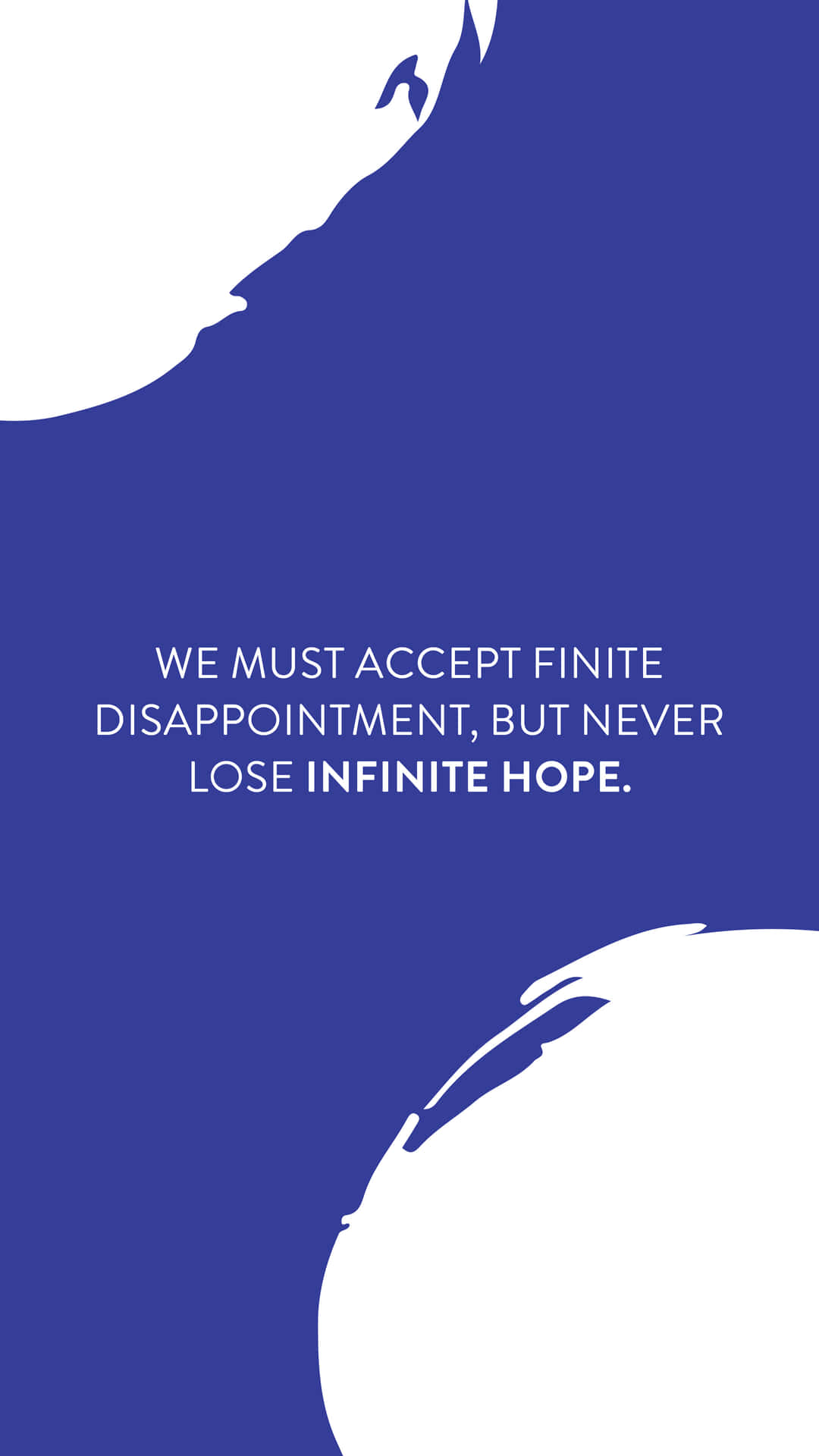 Motivational Quotes 桌布 壁紙 — 深藍色背景上的粗體白色文字宣告「我們必須接受有限的失望，但絕不能失去無限的希望」，並以抽象的白色輪廓框住。