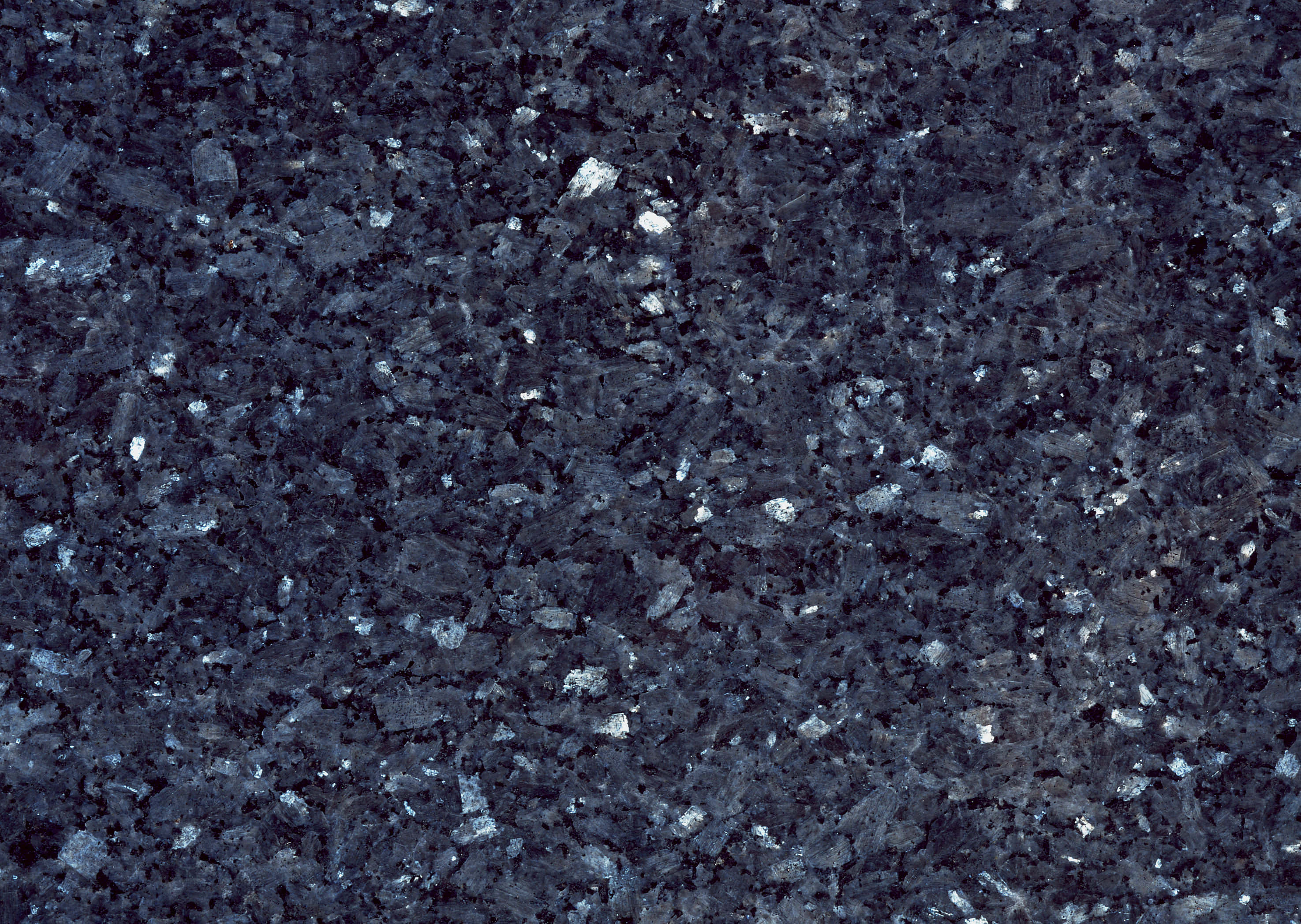 Granite 桌布 壁紙 — 深藍色花崗岩的特寫，帶有白色和灰色礦物斑點，形成紋理天然石材表面。