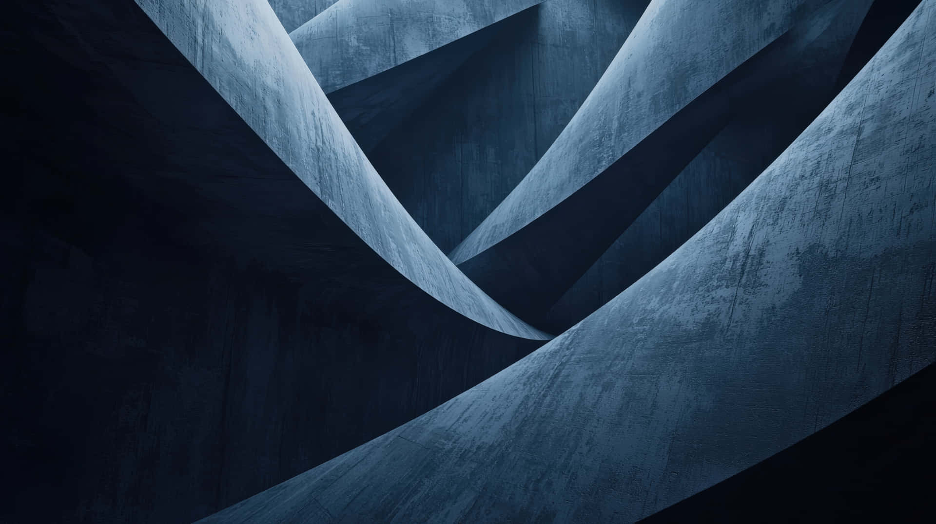 Abstract Dark Architectural Curves and Shadows 壁紙 — 深藍色調的抽象混凝土曲線營造出帶有戲劇性陰影的動態建築圖案。