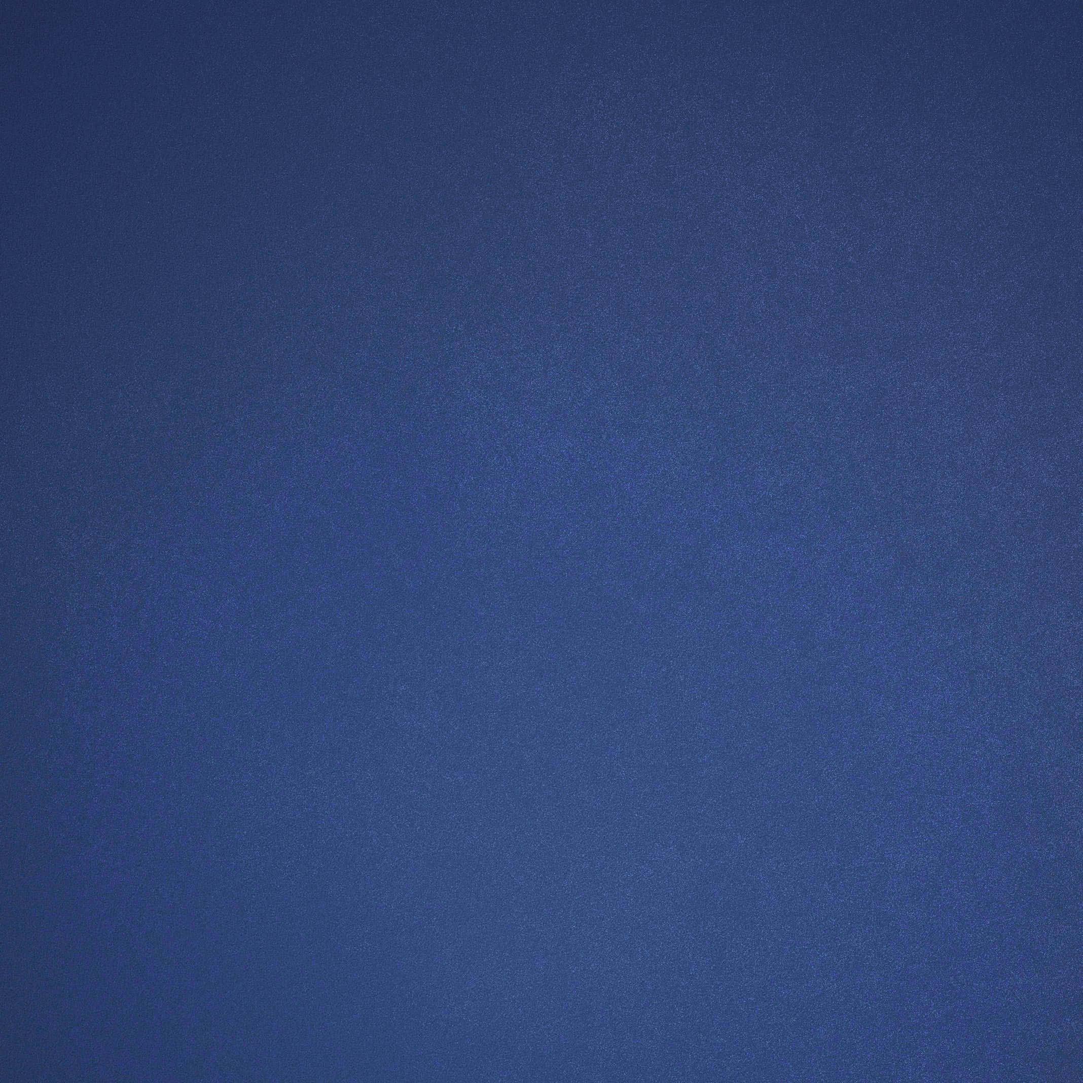 Blue Texture 桌布 壁紙 — 深藍色豐富布料的特寫，帶有微妙的紋理編織和柔和漸變照明。