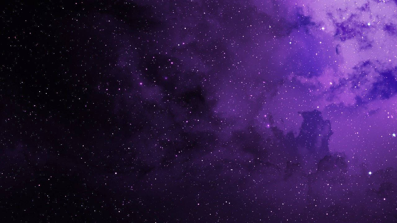 銀河 桌布 壁紙 — 深邃紫色星雲的宇宙廣闊空間，點綴著閃爍的星星，映襯著黑暗虛空。