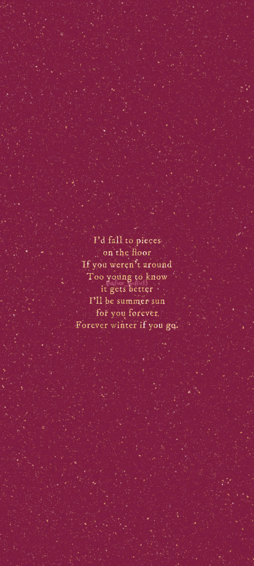 Taylor Swift Lyrics 桌布 壁紙 — 深酒紅色紋理背景，散落閃粉，中央有白色詩意文字，關於愛情和季節。