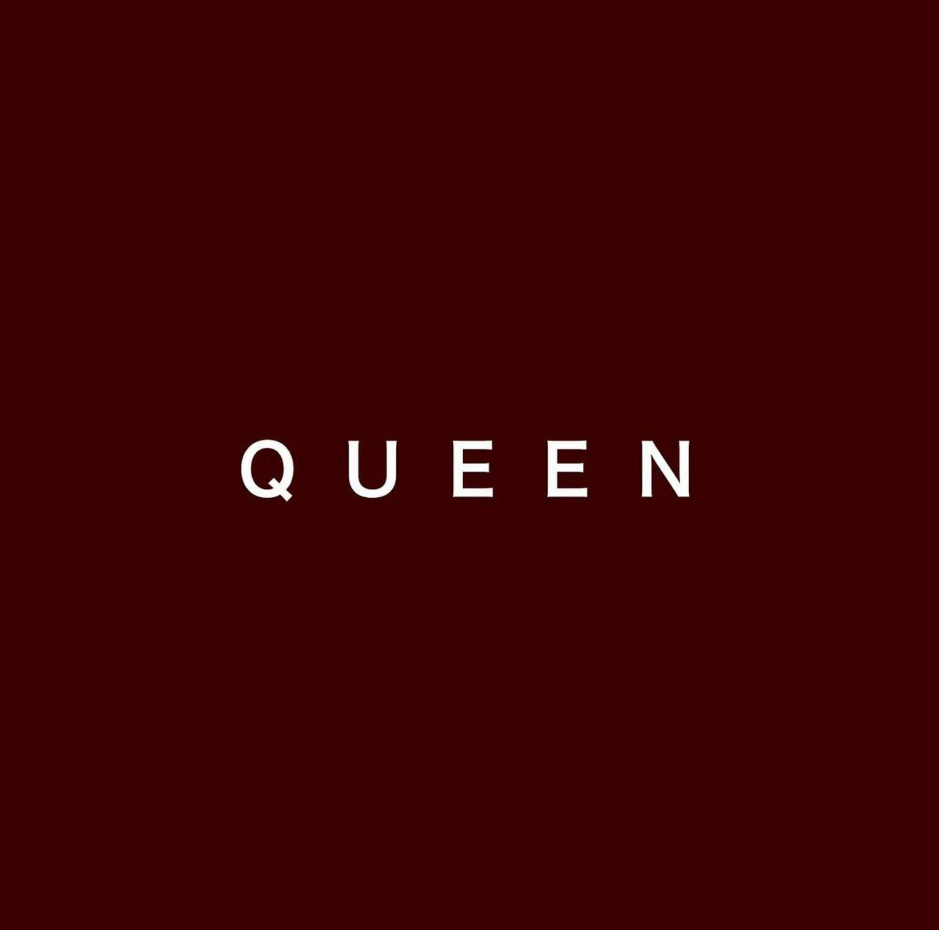 女王 桌布 壁紙 — 深酒紅色背景中央有粗體白色文字拼出 QUEEN。