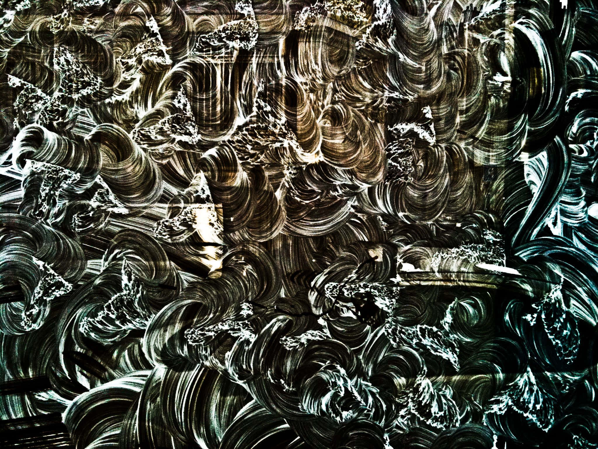 Expressionism 桌布 壁紙 — 深青色和金色的動態抽象漩渦創造出混亂卻迷人的紋理圖案。