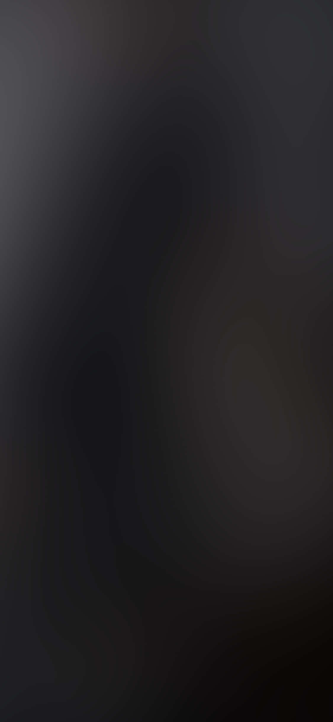 以黑色模糊背景聚焦你的創意 壁紙 — 深黑與灰色的極簡抽象漸變，帶有柔和漩渦紋理。