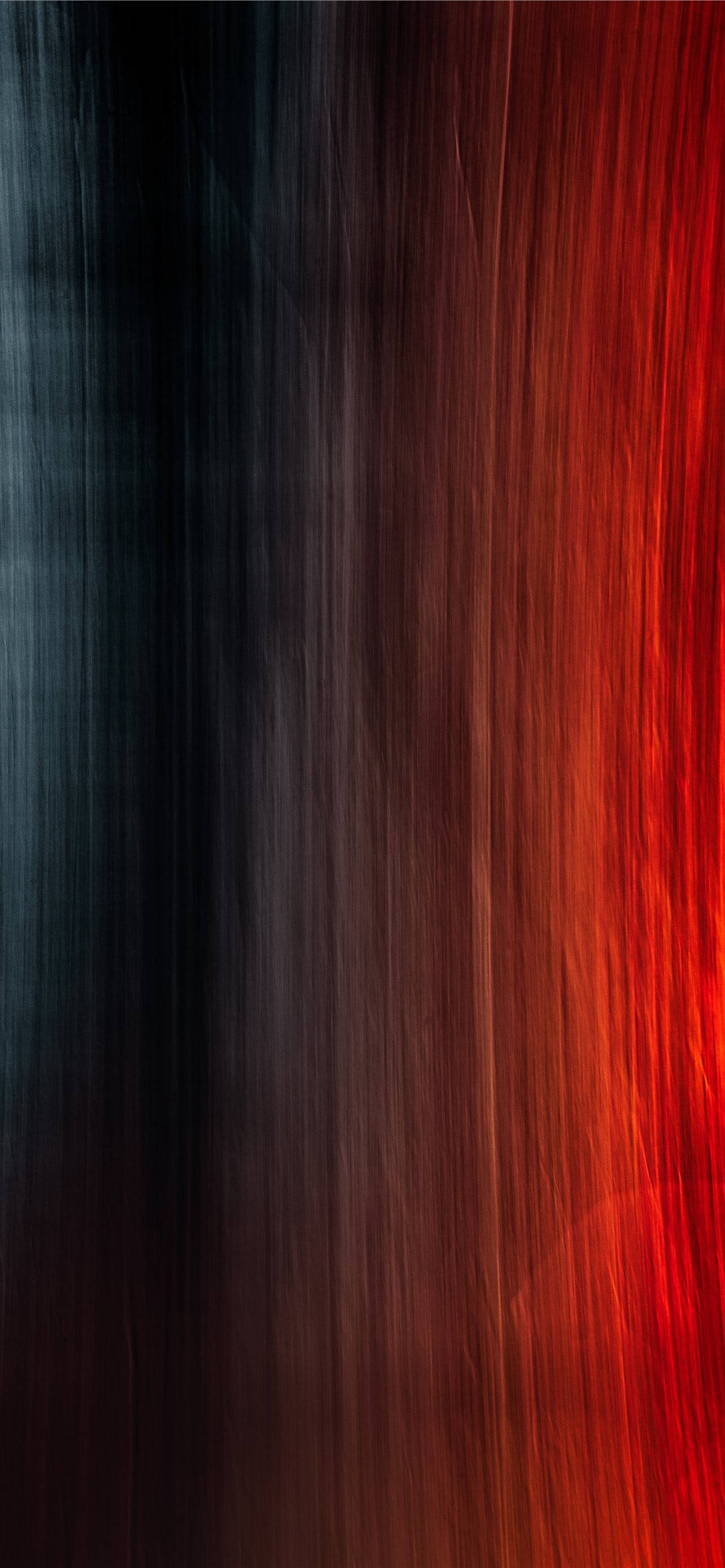 Red And Black iPhone 桌布 壁紙 — 深黑色與火紅色的垂直條紋營造出動態的抽象動態模糊效果。