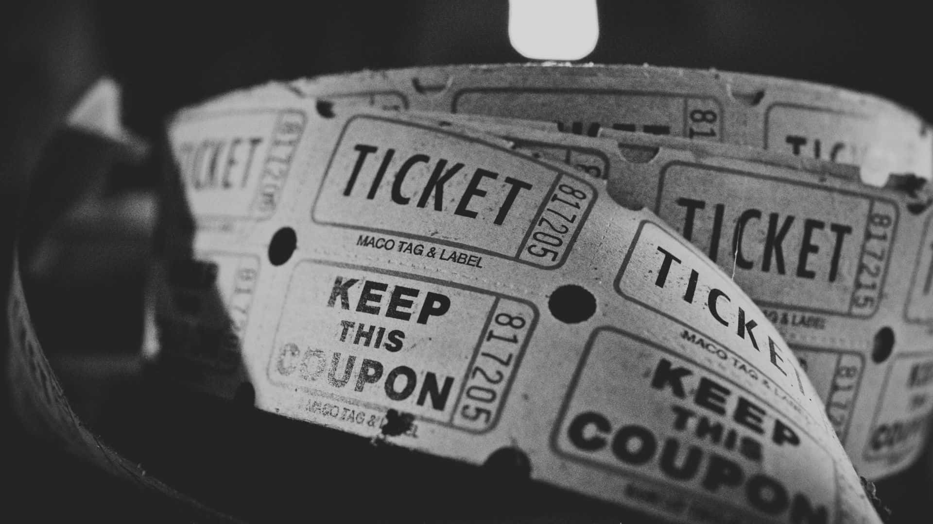 Black And White Movie 桌布 壁紙 — 淺景深下，復古黑白門票優惠券的特寫，上面有「KEEP THIS COUPON」字樣。