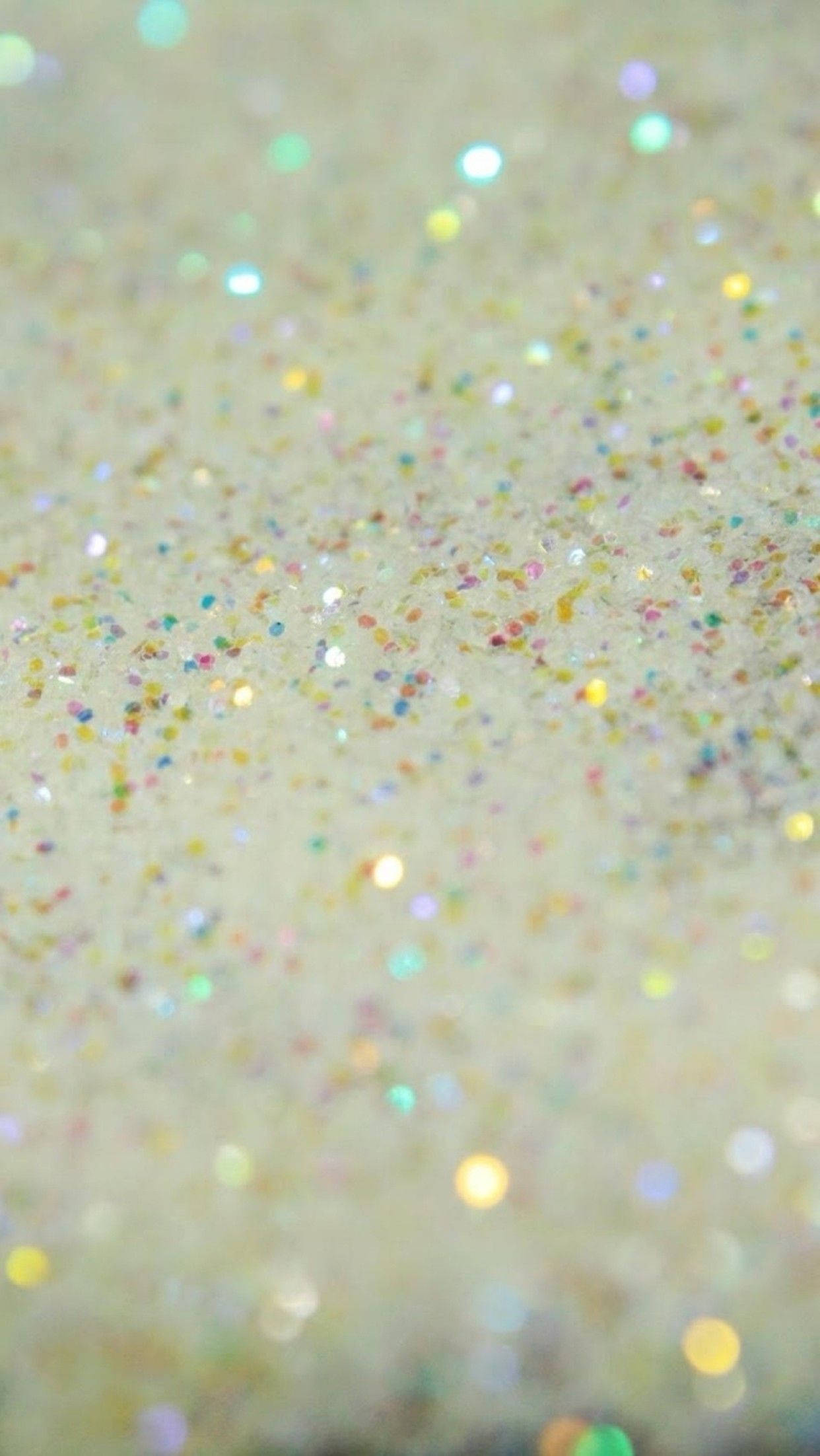 Confetti 桌布 壁紙 — 淺景深下，柔軟米色表面上色彩繽紛的亮粉粒子閃爍的特寫。