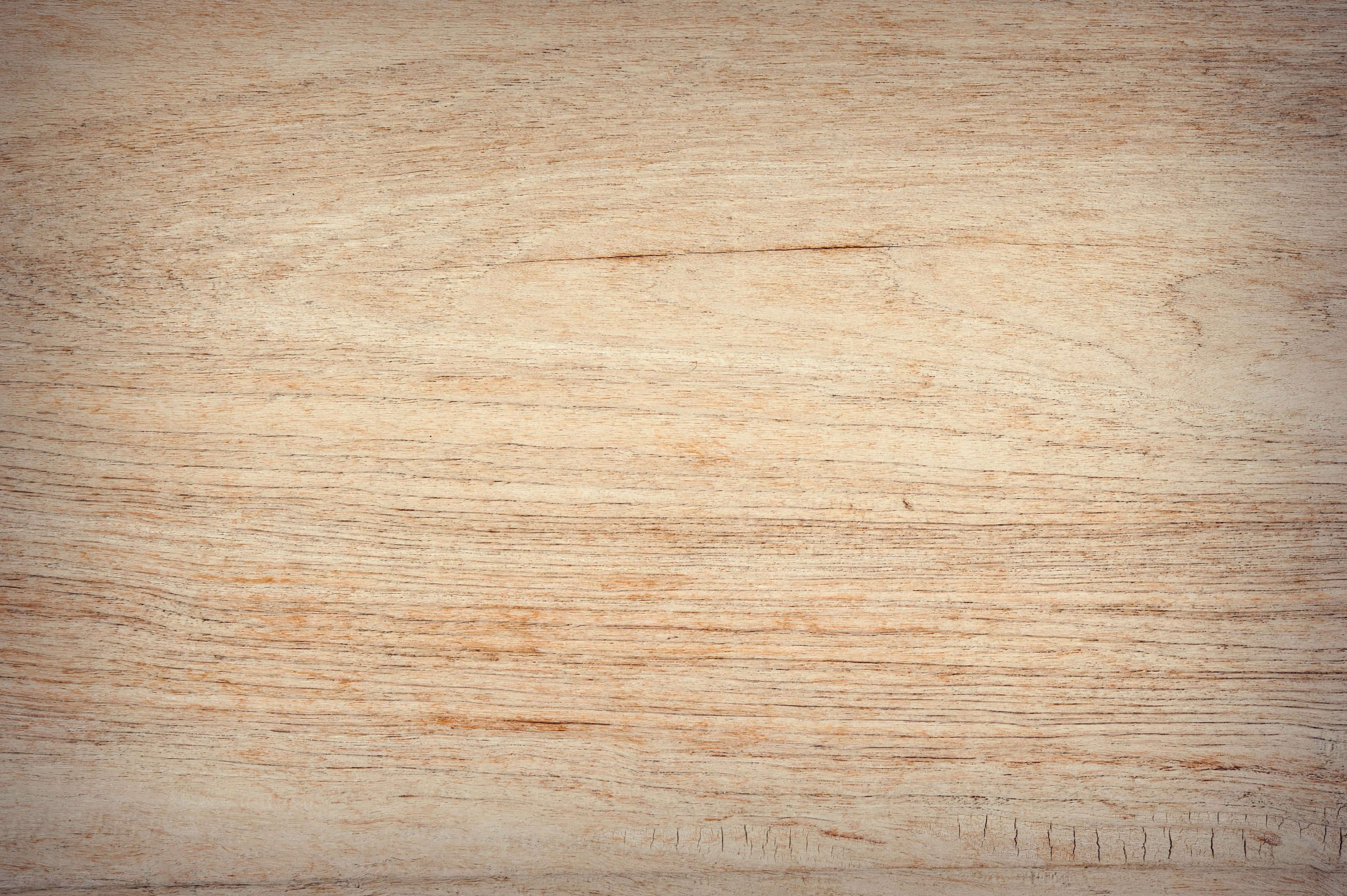 Wood Texture 桌布 壁紙 — 淺棕色木紋特寫，具有自然紋理和細微的節疤。