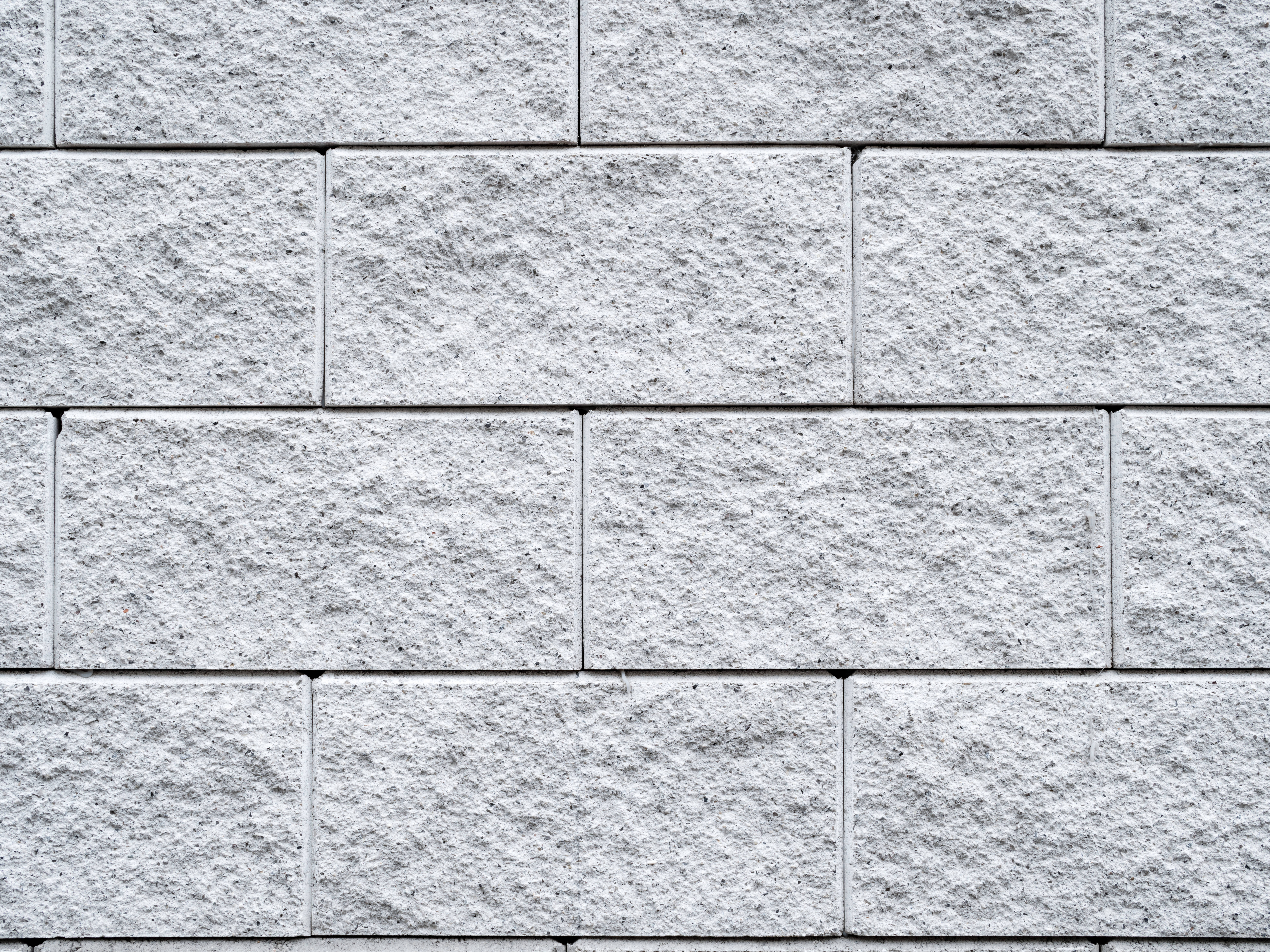 Brick 桌布 壁紙 — 淺灰色粗糙紋理石塊以整齊網格排列的特寫。