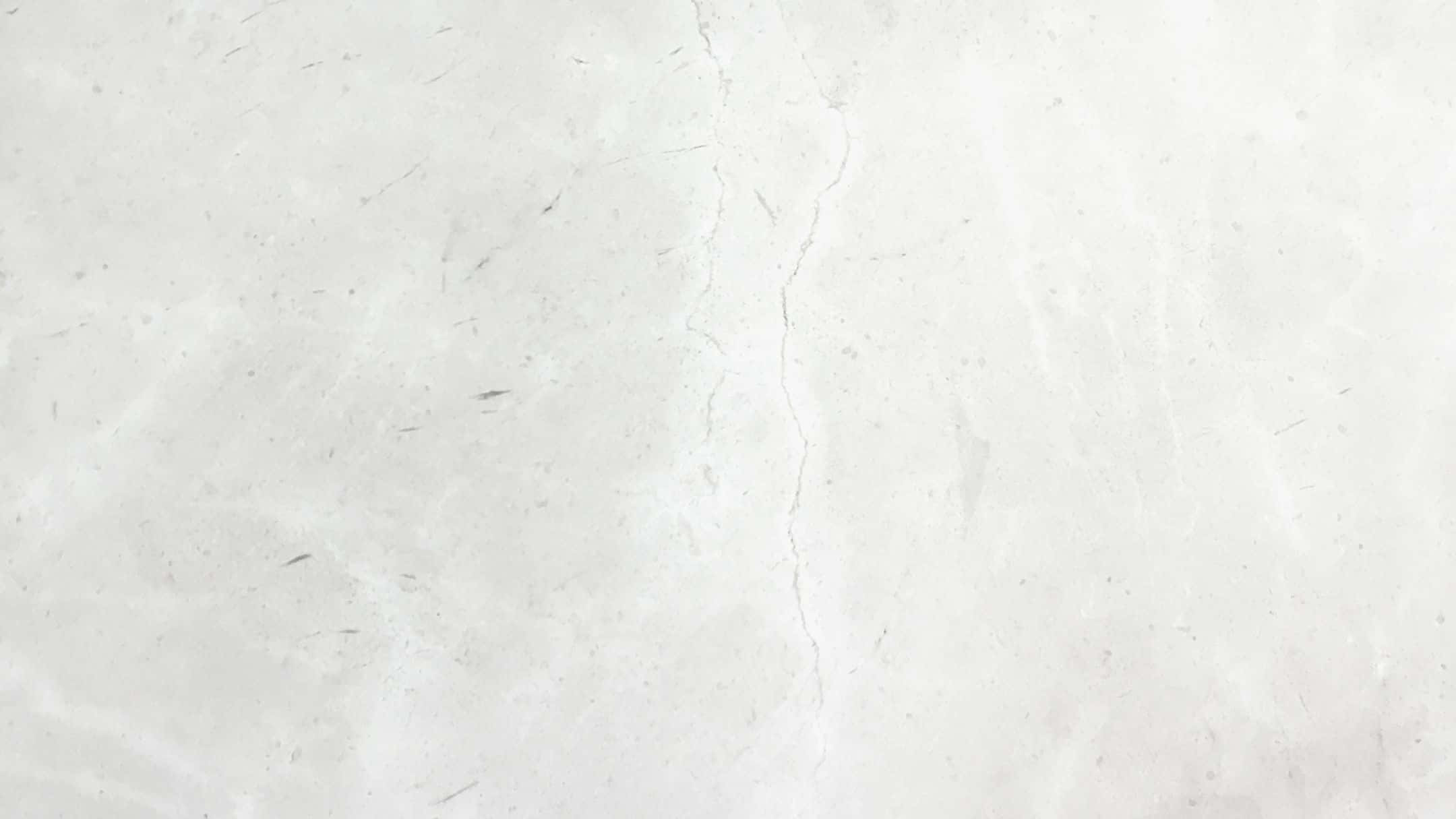 Grey Marble 桌布 壁紙 — 淺灰色紋理表面的特寫，帶有微妙的裂縫和斑點，類似於舊紙或石頭。