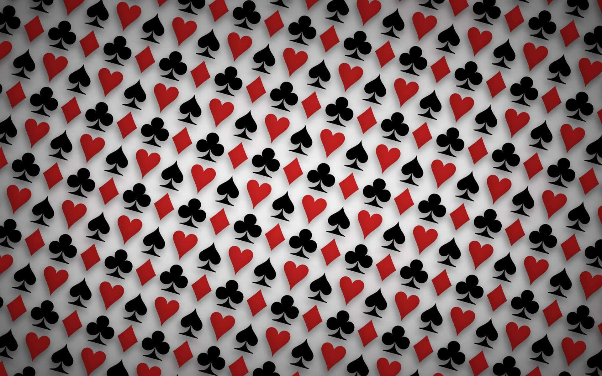Poker 桌布 壁紙 — 淺灰色背景上重複的紅色和黑色撲克牌花色圖案。