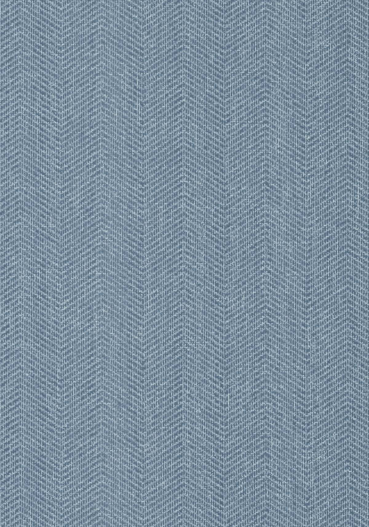 Denim 桌布 壁紙 — 淺藍色人字紋圖案布料的特寫，帶有細微紋理和重複的V形線條。