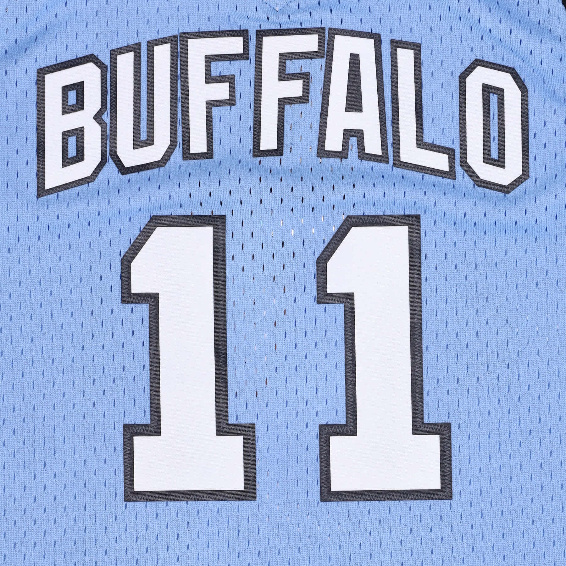 NBA 桌布 壁紙 — 淺藍色運動球衣的特寫，上面有'BUFFALO'和數字'11'，以粗體白色配黑色輪廓顯示。