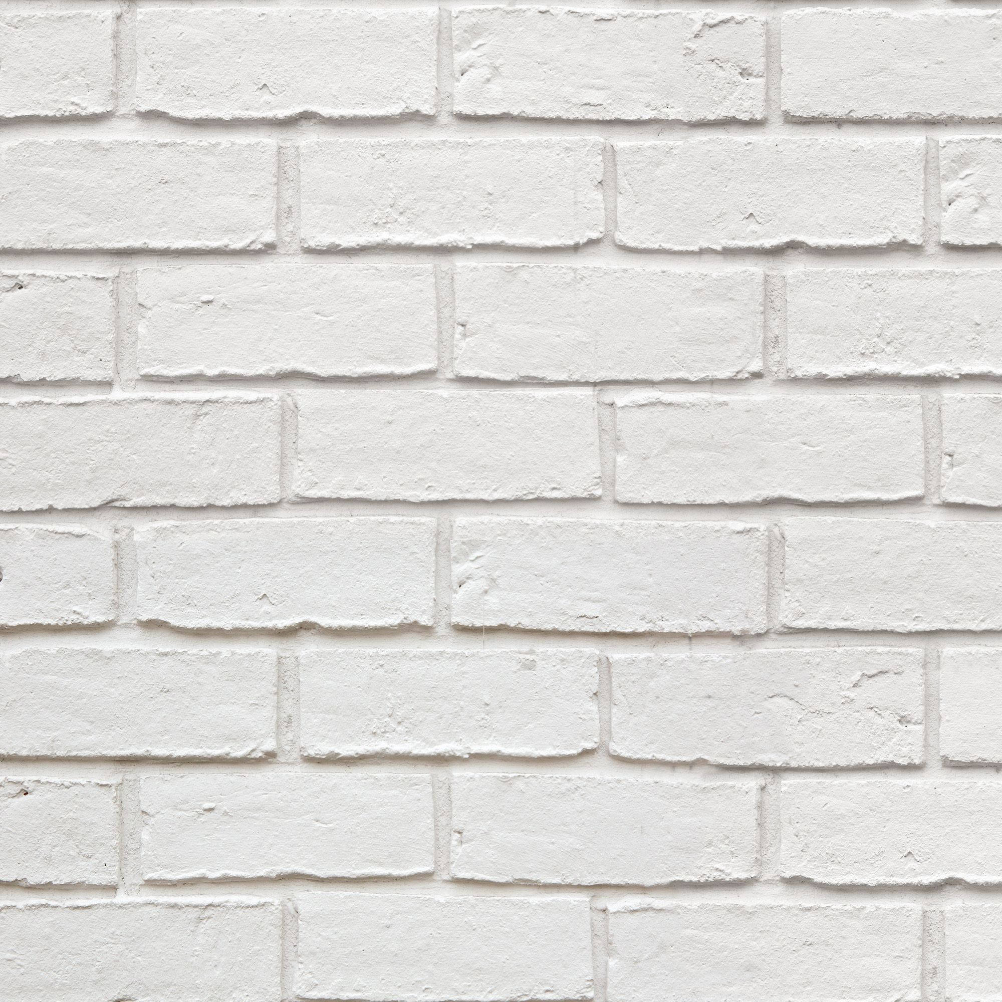 White Brick 桌布 壁紙 — 清潔白色油漆磚牆的特寫，顯示有紋理的砂漿線條和微妙的表面瑕疵。
