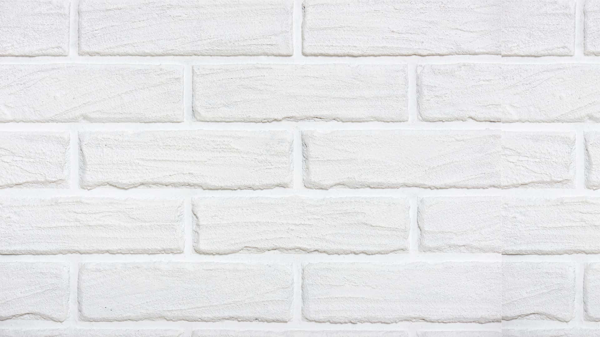 White Brick 桌布 壁紙 — 清潔白色紋理磚牆的特寫，帶有細微的砂漿線條和柔和自然光。