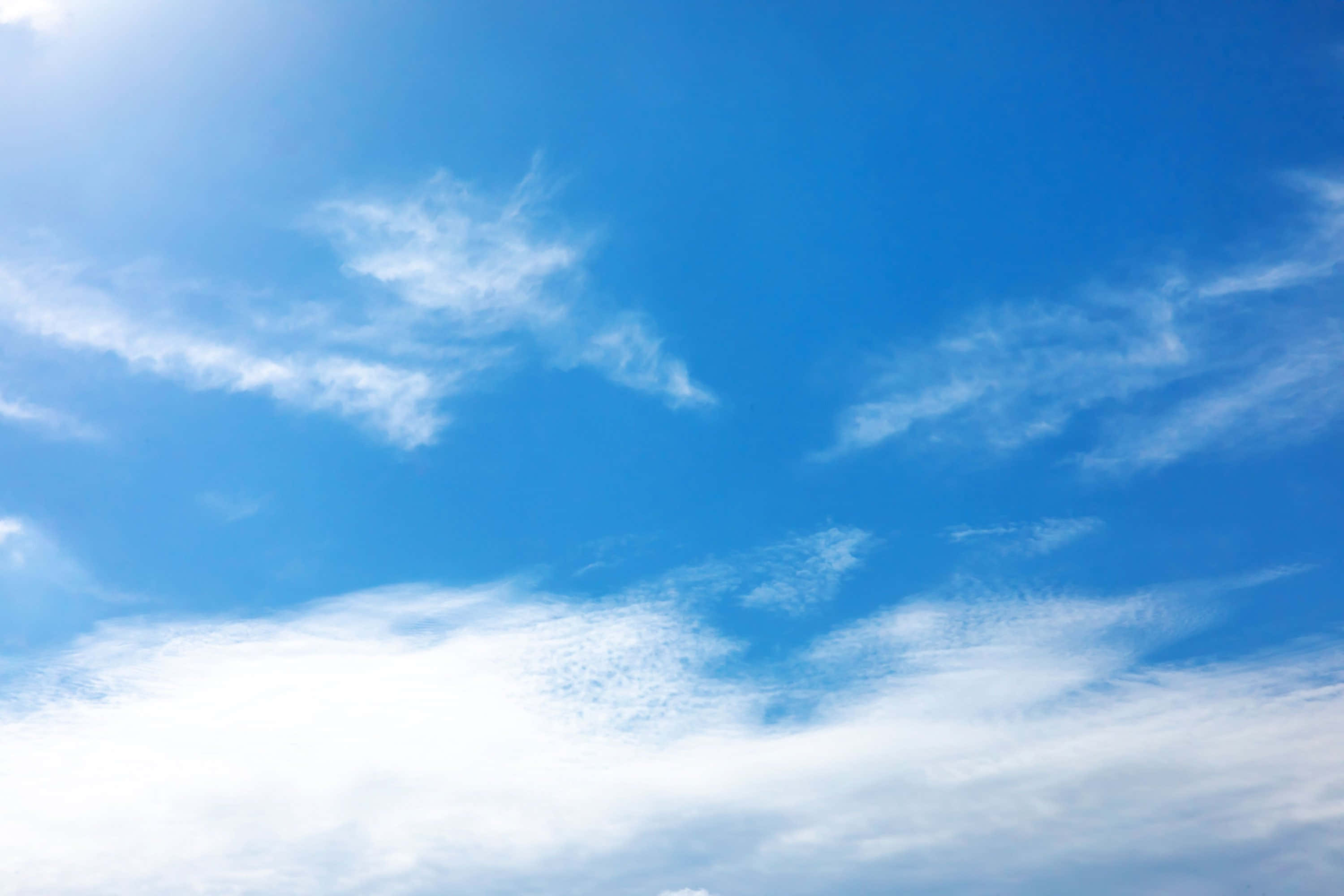 「湛藍天空」 壁紙