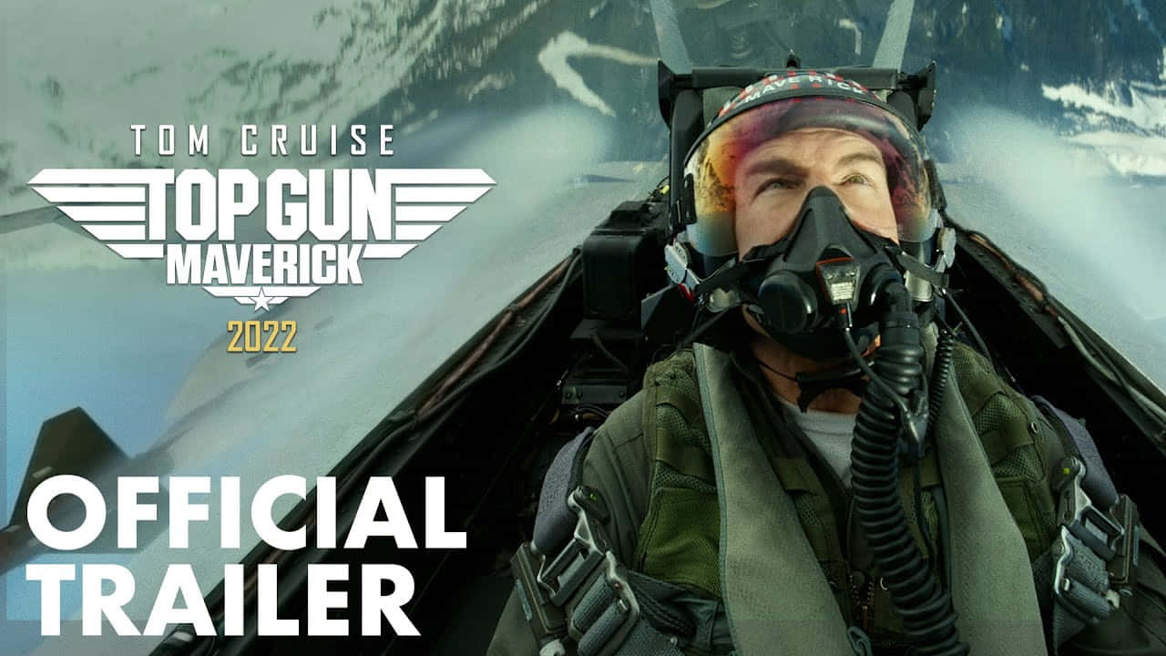 Top Gun 桌布 壁紙 — 湯姆克魯斯飾演Maverick在戰鬥機駕駛艙中翱翔於雪山之上，出自《捍衛戰士：獨行俠》預告片。