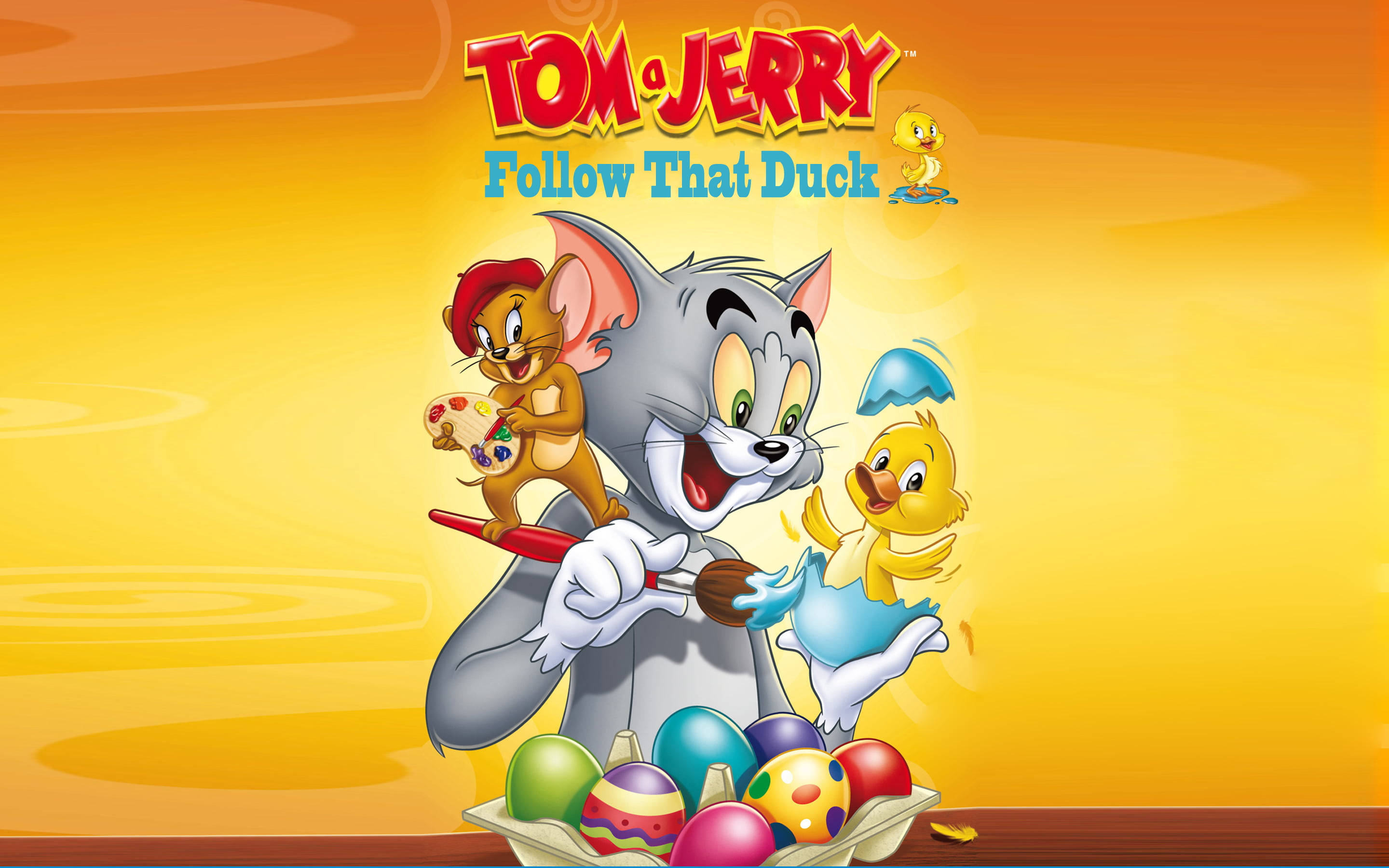Jerry 桌布 壁紙 — 湯姆與傑利和一隻小鴨子在溫暖的黃色漸變背景上開心地畫著色彩繽紛的復活節彩蛋。