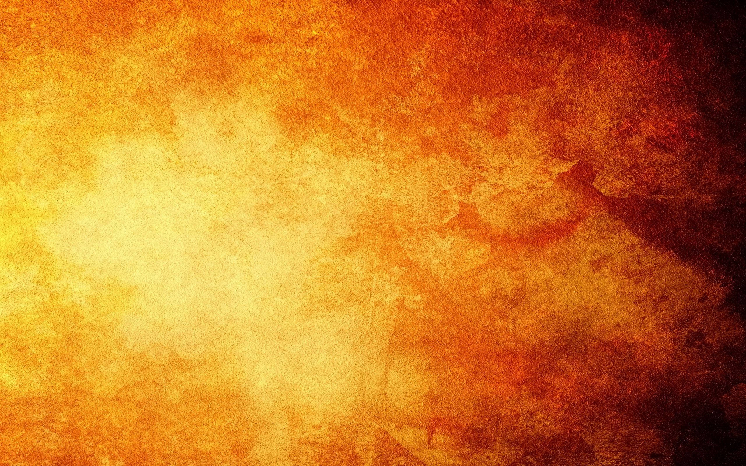 橘色 桌布 壁紙 — 溫暖橙色、黃色和深紅色的火熱紋理漸變，讓人聯想到發光的日落或熔岩。