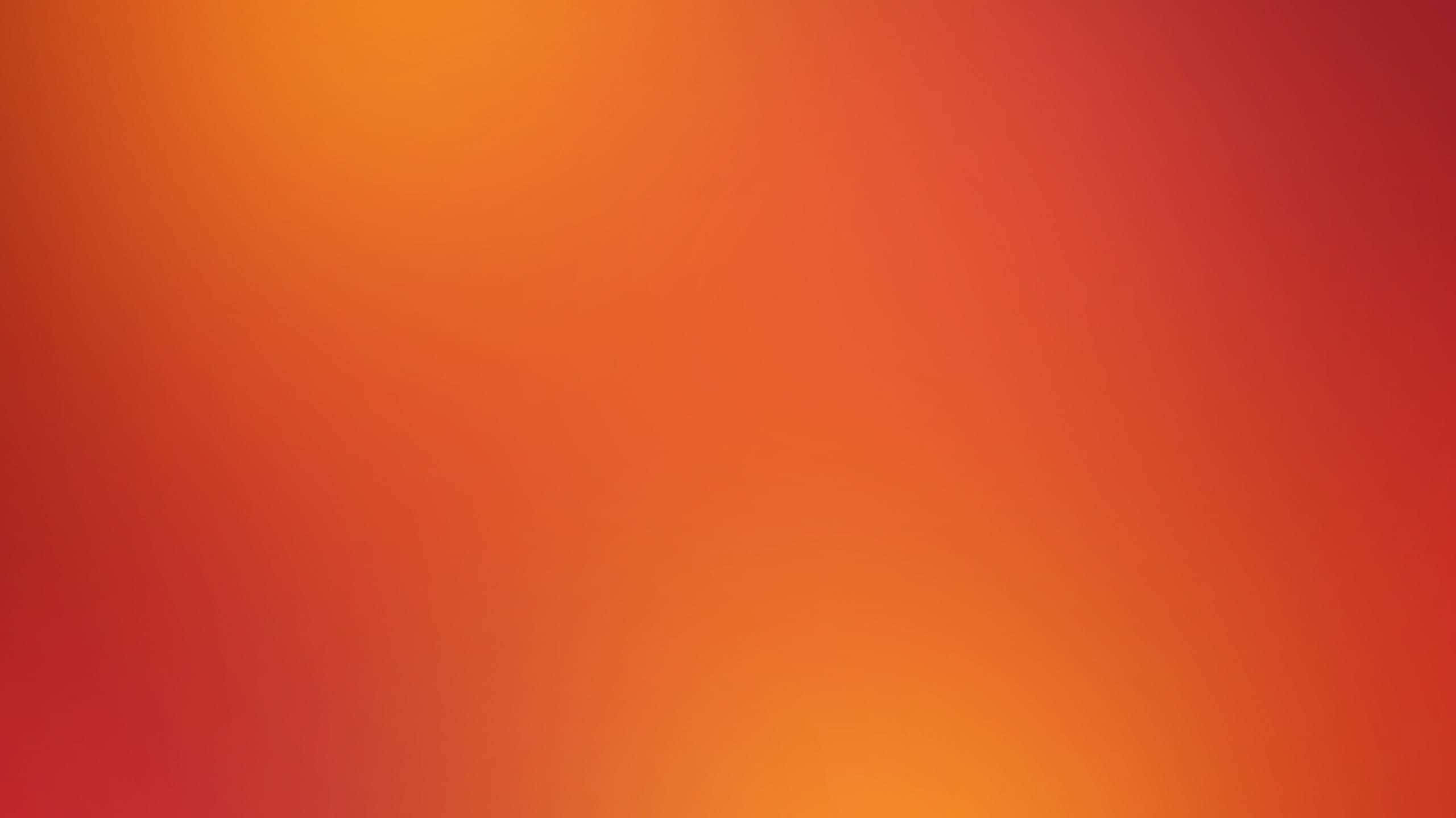 Dark Orange 桌布 壁紙 — 溫暖橙色和紅色色調的平滑漸變，柔和地融合在整個畫面中。