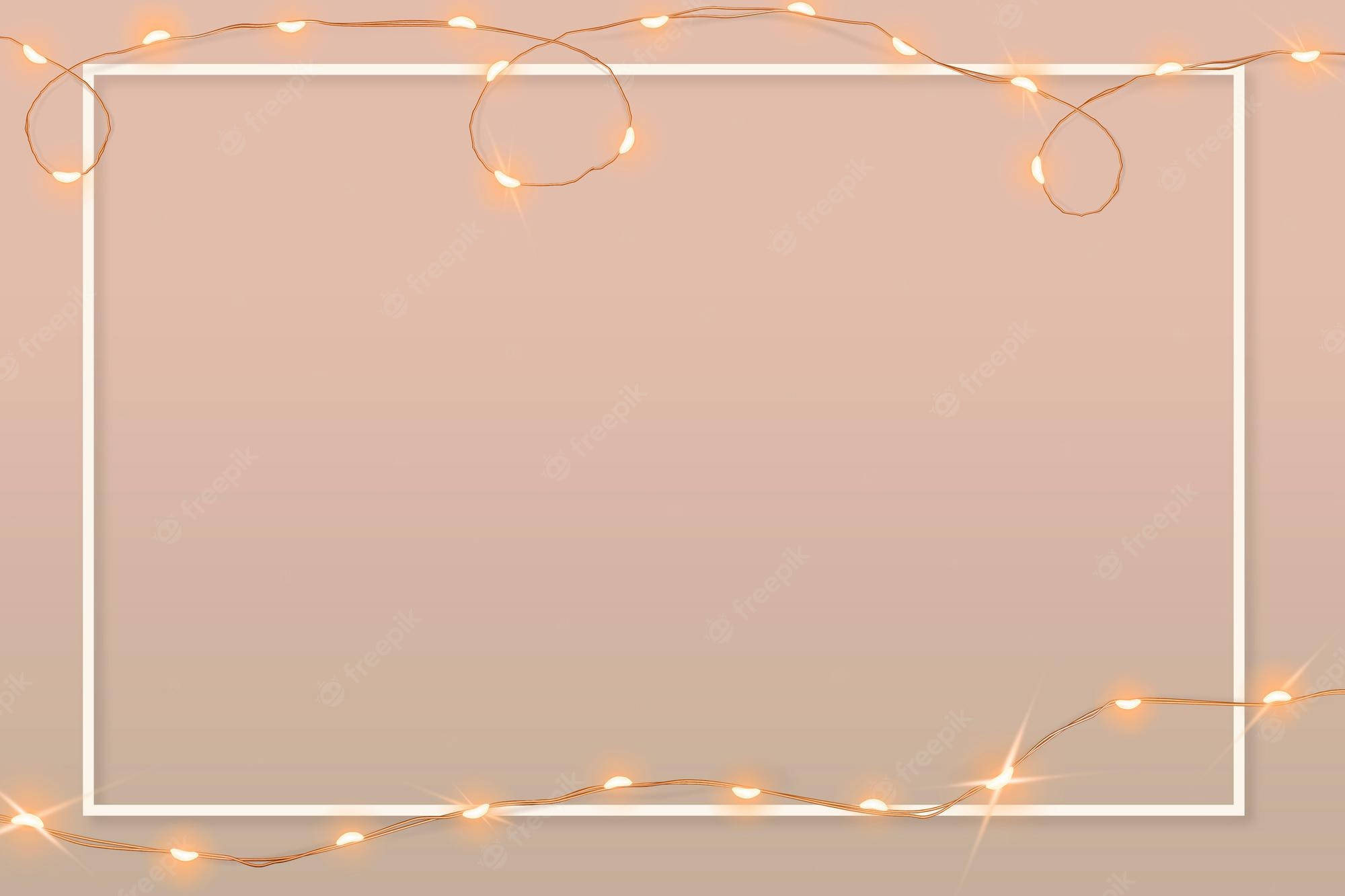 Fairy Lights Aesthetic 桌布 壁紙 — 溫暖發光的燈串框住一個白色矩形，背景是柔和的桃色漸變。
