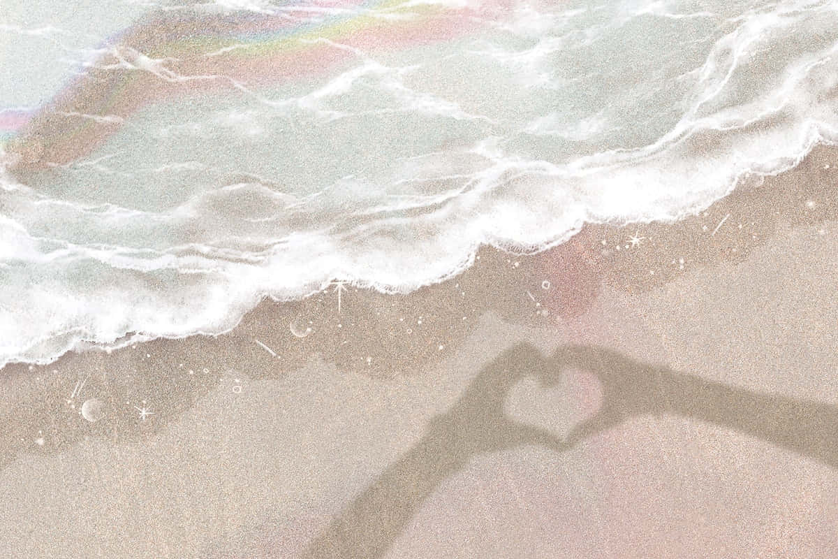 Beach Scene 桌布 壁紙 — 溫柔的海浪沖刷著沙灘，兩隻手投射出心形陰影。