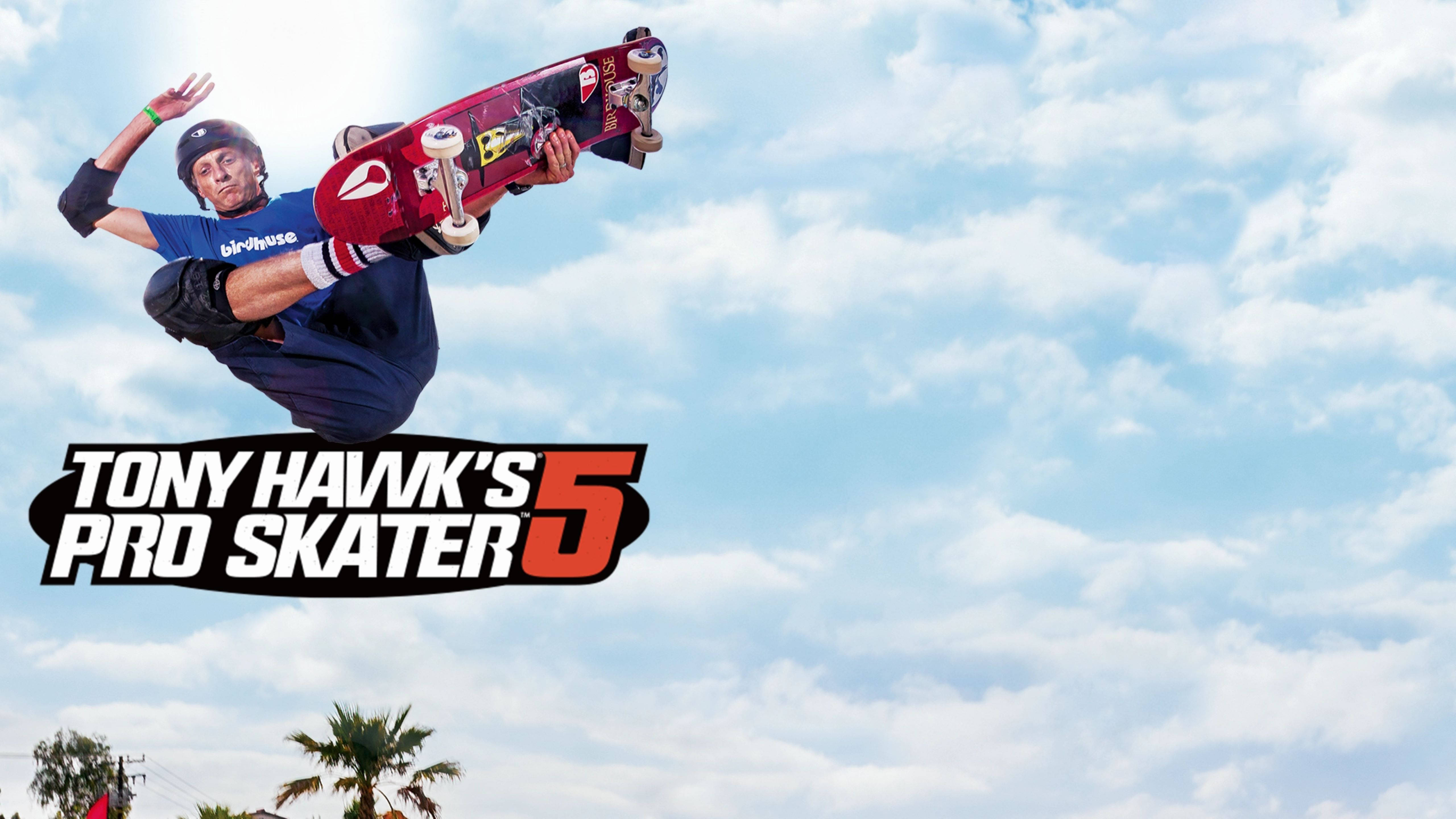 Hawk 桌布 壁紙 — 滑板手在半空中表演技巧，背景為明亮的陰天，帶有Tony Hawk's Pro Skater 5標誌。