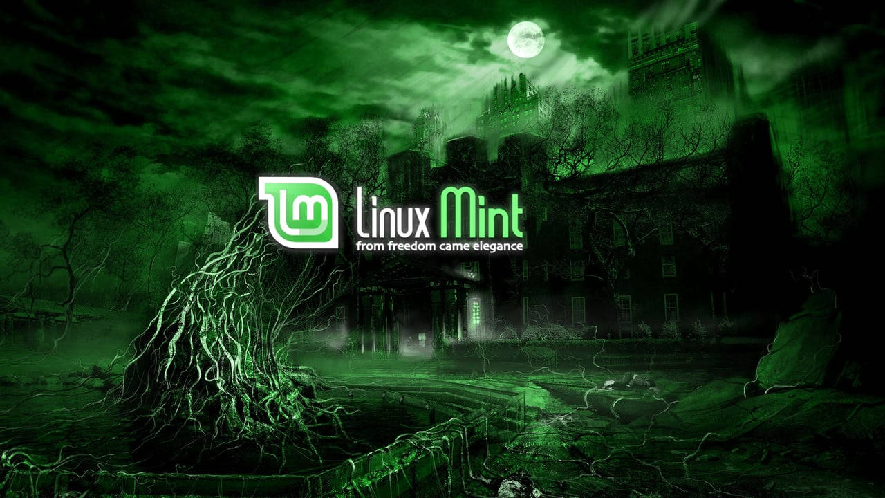 Linux 桌布 壁紙 — 滿月下陰森綠色鬼屋，前景有發光的 Linux Mint 標誌。