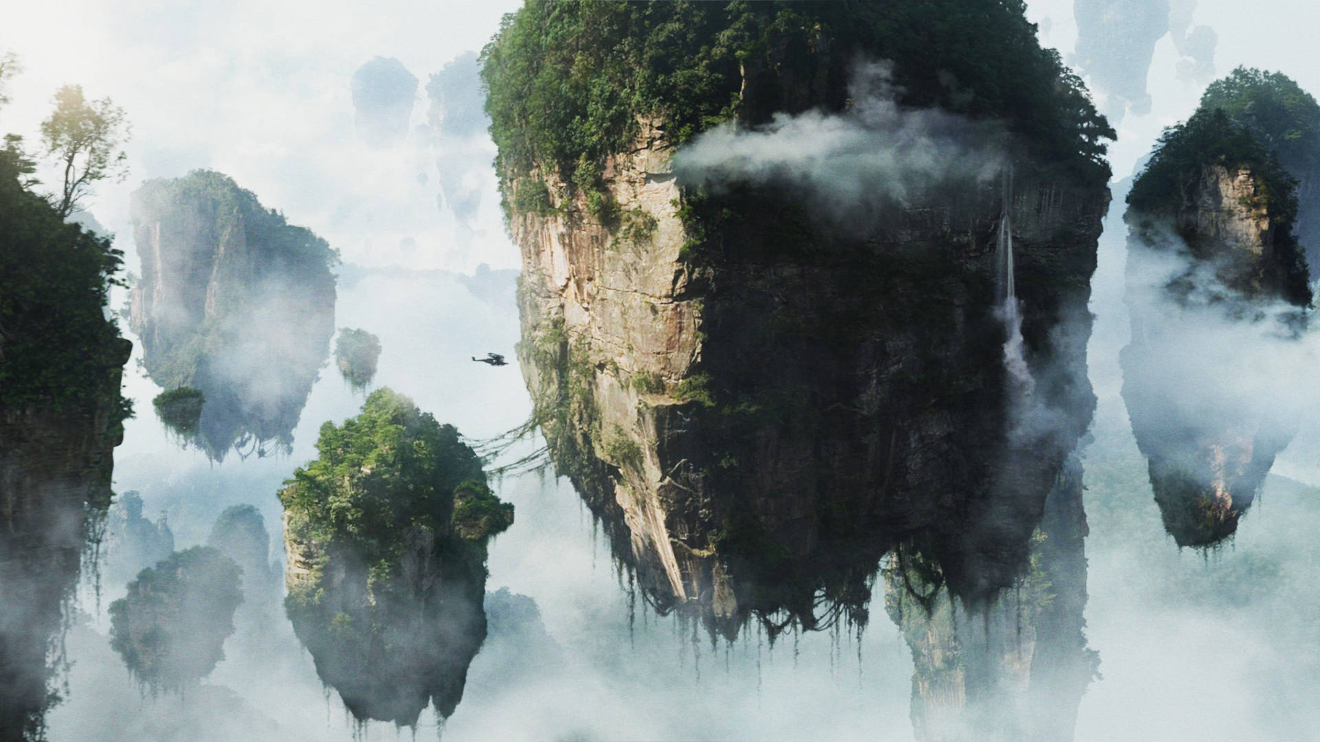頭像 桌布 壁紙 — 漂浮的翡翠山脈從迷霧雲層中升起，瀑布沿著陡峭的懸崖傾瀉而下，流入鏡面般的大海。