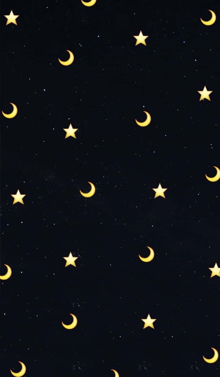Moon And Stars iPhone 桌布 壁紙 — 漆黑的夜空，佈滿散落的金色星星和彎月，背景星光點點。